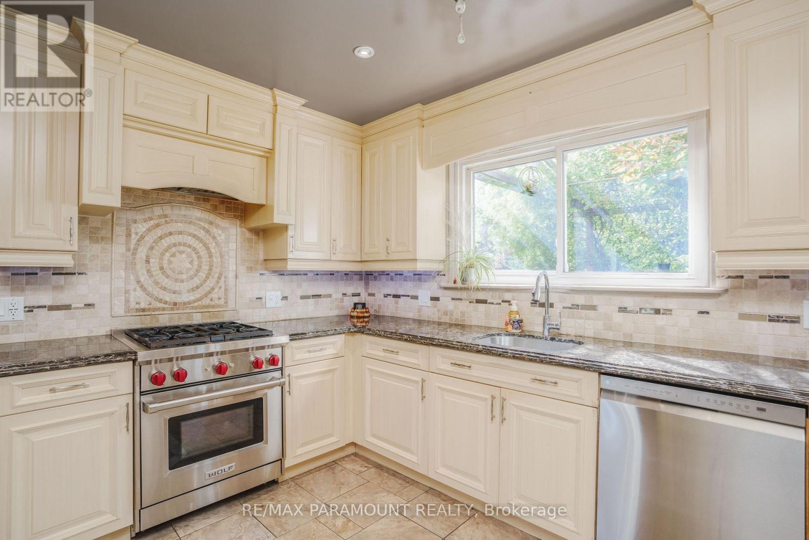 59 Watson Crescent, Brampton, Ontario  L6W 1E5 - Photo 10 - W12409643