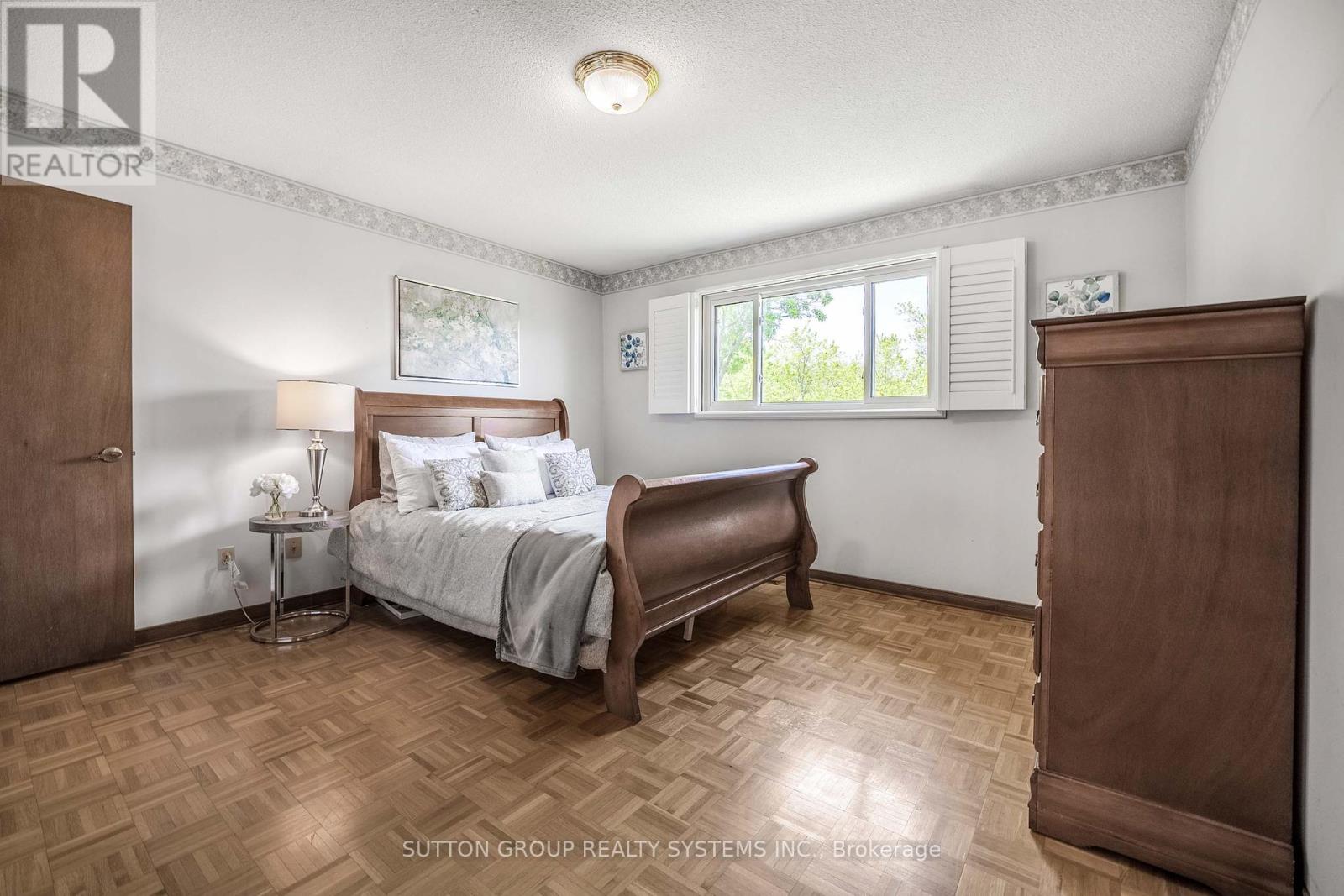 1161 Carlo Court, Mississauga (Rathwood), Ontario  L4W 3N6 - Photo 12 - W12409650