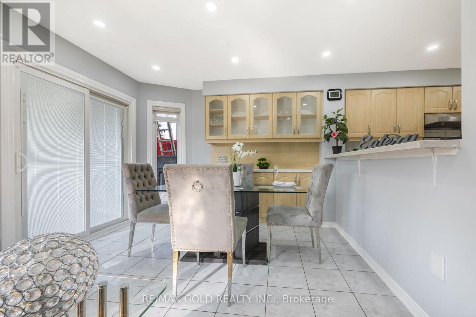 53 Loons Call Crescent, Brampton, Ontario  L6R 2G4 - Photo 17 - W12409668