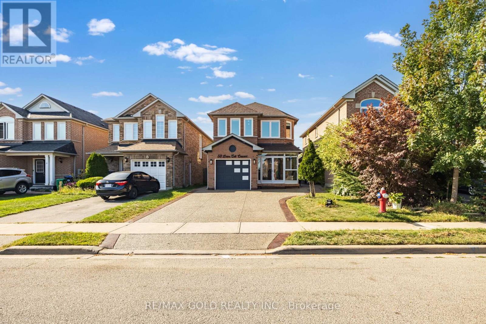 53 Loons Call Crescent, Brampton, Ontario  L6R 2G4 - Photo 2 - W12409668