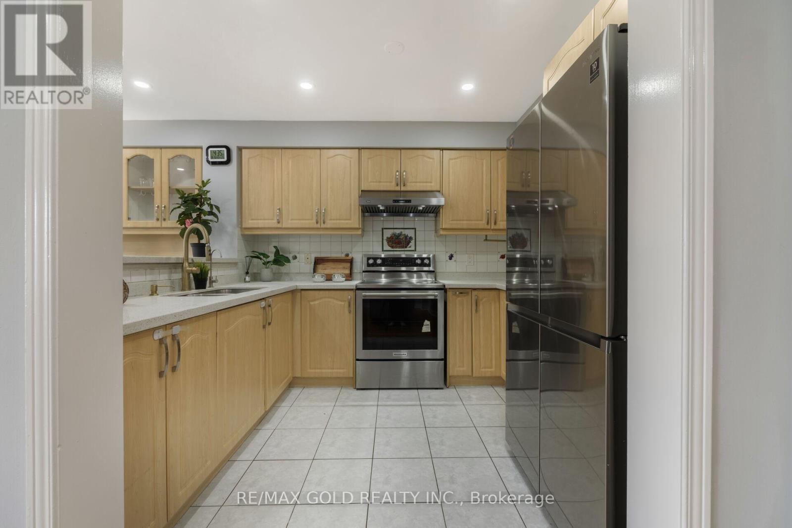53 Loons Call Crescent, Brampton, Ontario  L6R 2G4 - Photo 21 - W12409668