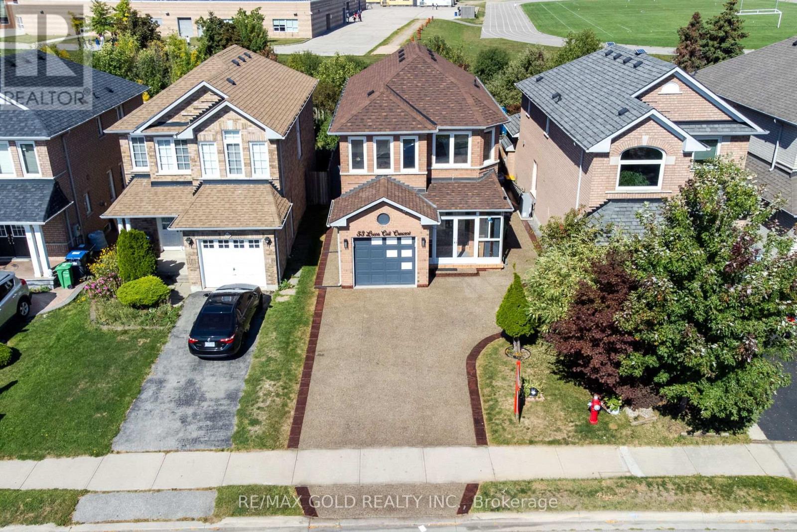 53 Loons Call Crescent, Brampton, Ontario  L6R 2G4 - Photo 4 - W12409668