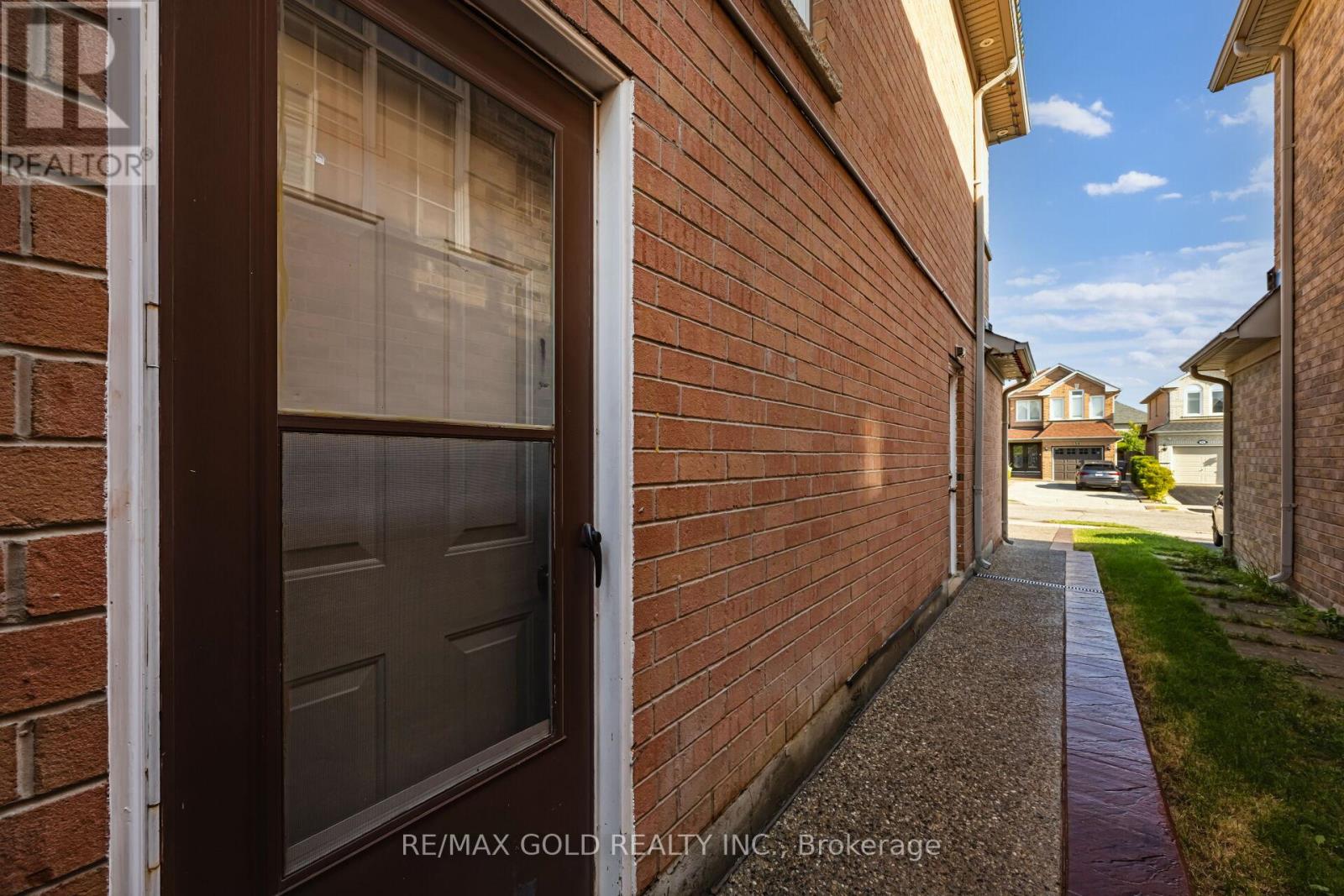 53 Loons Call Crescent, Brampton, Ontario  L6R 2G4 - Photo 46 - W12409668