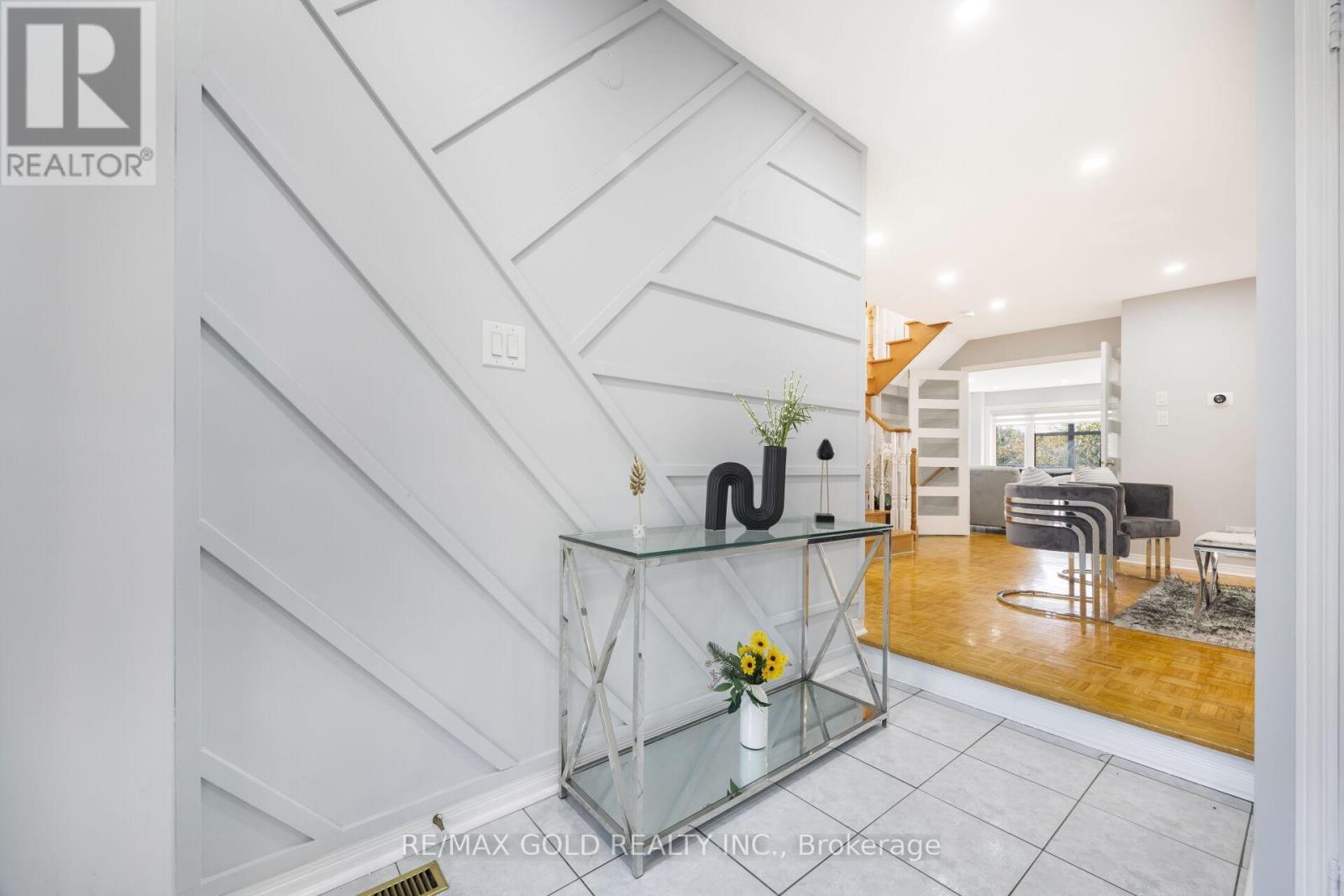 53 Loons Call Crescent, Brampton, Ontario  L6R 2G4 - Photo 8 - W12409668