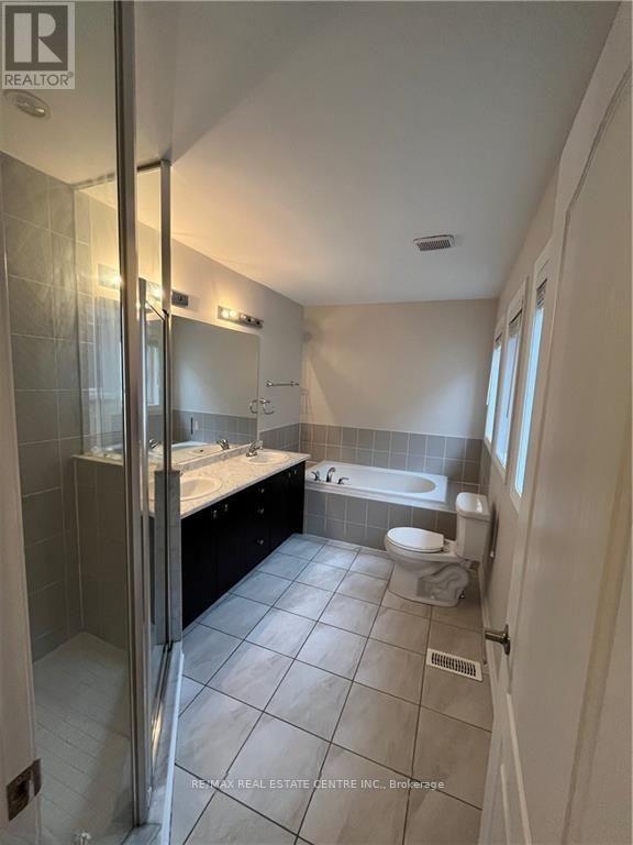 Main - 7 Faders Drive N, Brampton, Ontario  L7A 4Y2 - Photo 9 - W12409696