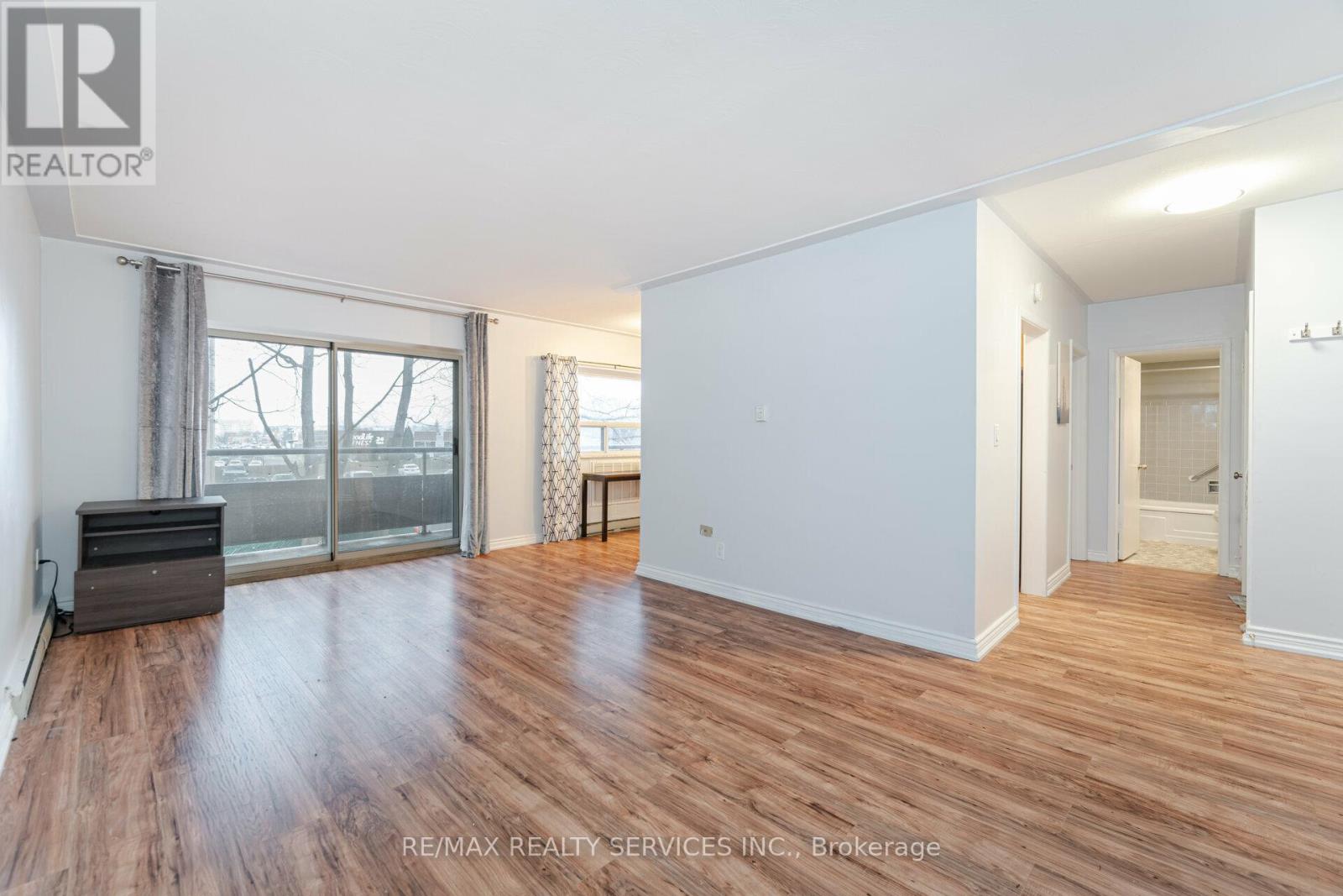 203 - 11 Woodman Drive S, Hamilton, Ontario  L8K 4E3 - Photo 10 - X12408143