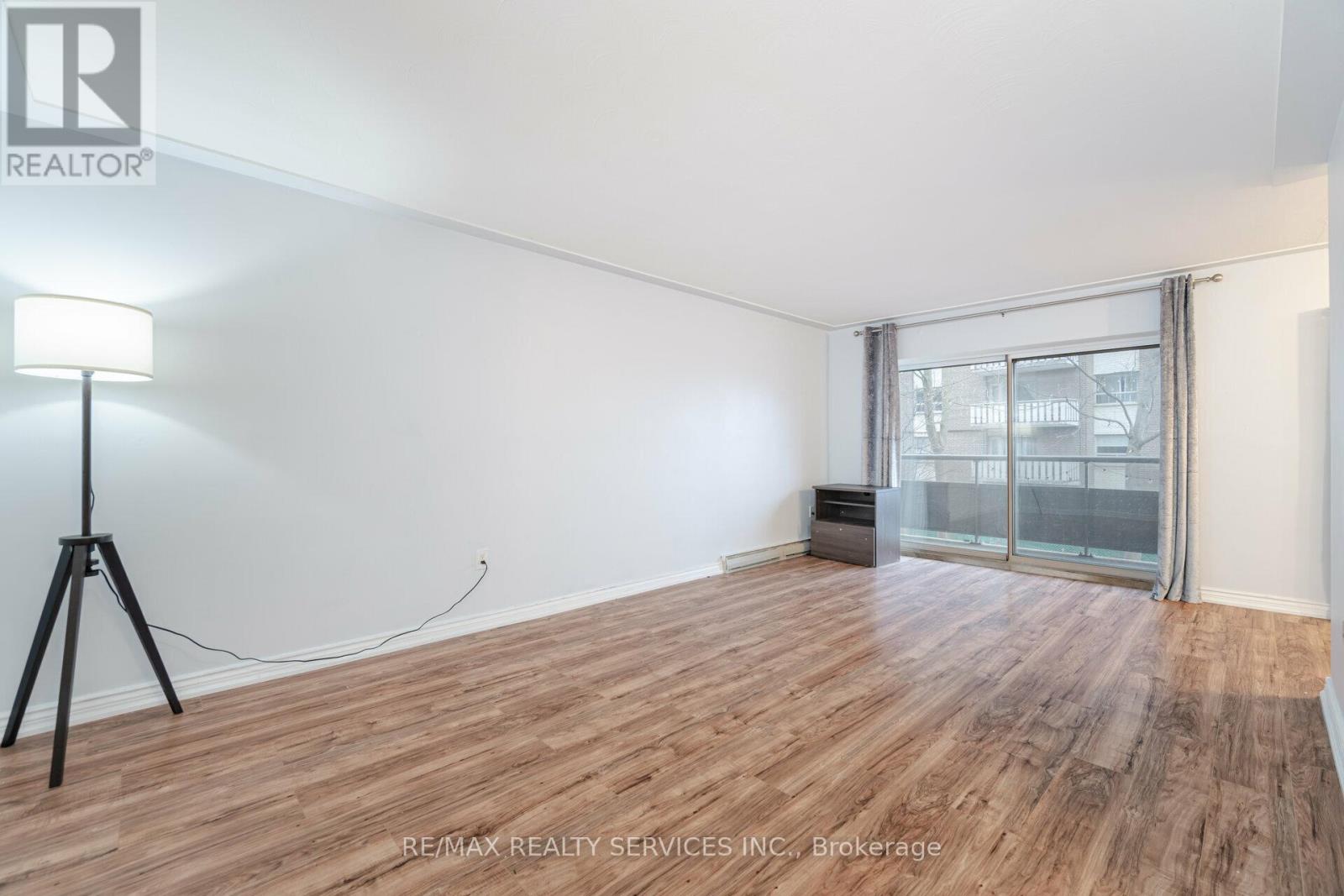 203 - 11 Woodman Drive S, Hamilton, Ontario  L8K 4E3 - Photo 9 - X12408143