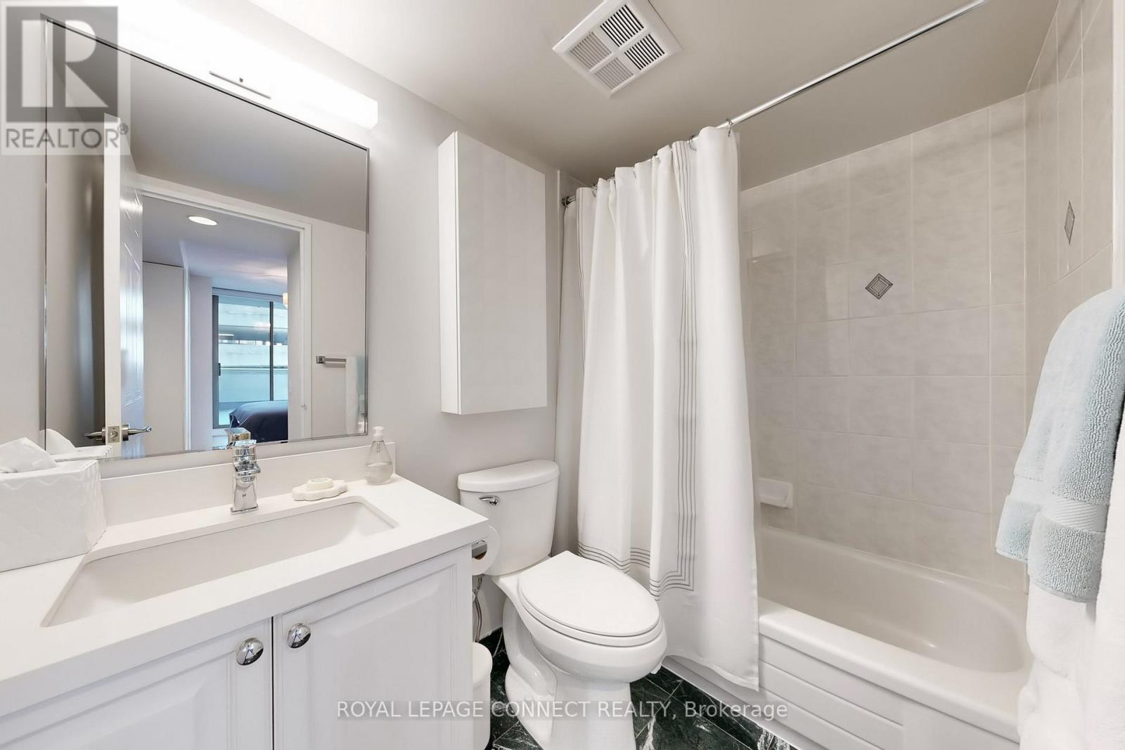 605 - 750 Bay Street, Toronto, Ontario  M5G 1N6 - Photo 19 - C12404735