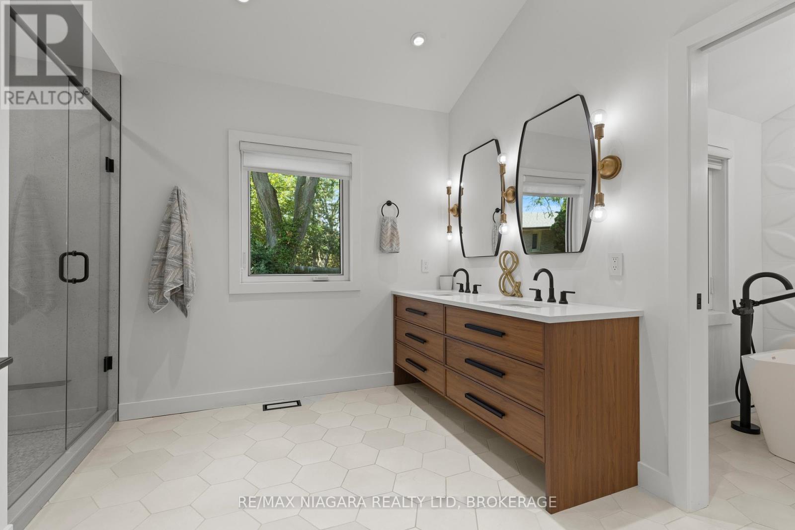 3886 Glenview Drive, Lincoln, Ontario  L0R 1C0 - Photo 12 - X12357670
