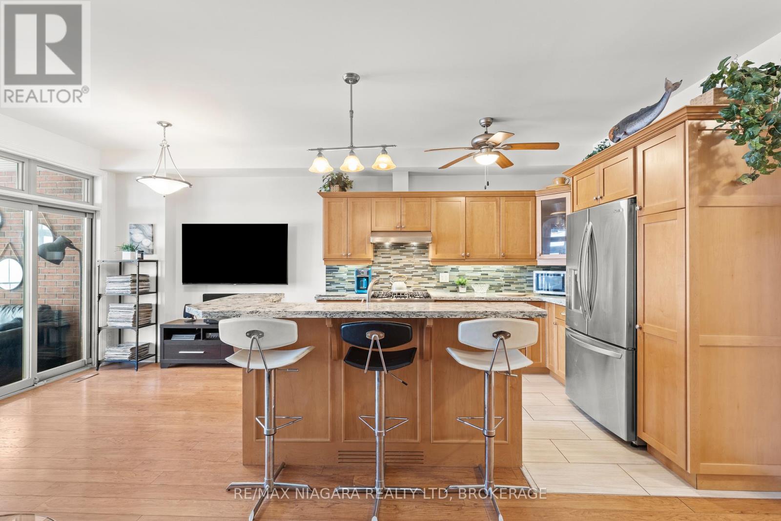 1069 Beach Boulevard, Hamilton, Ontario  L8H 6Z9 - Photo 10 - X12364688