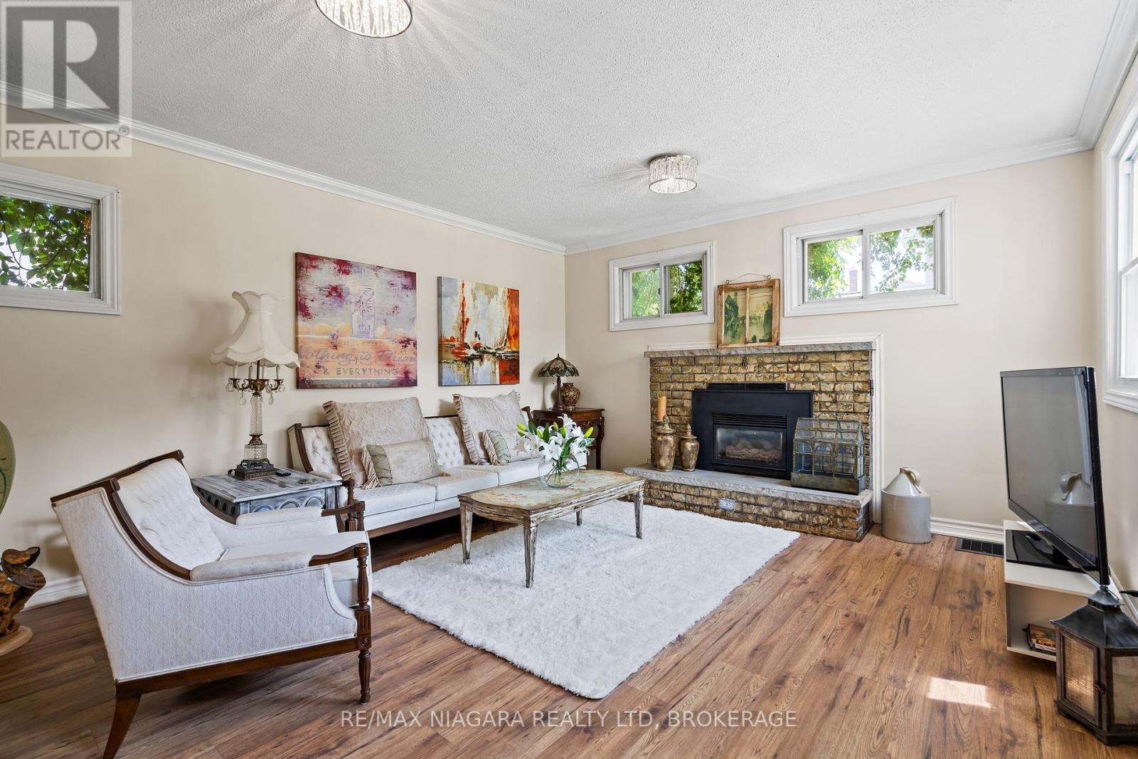 2 Carleton Street N, Thorold, Ontario  L2V 2A3 - Photo 15 - X12364852