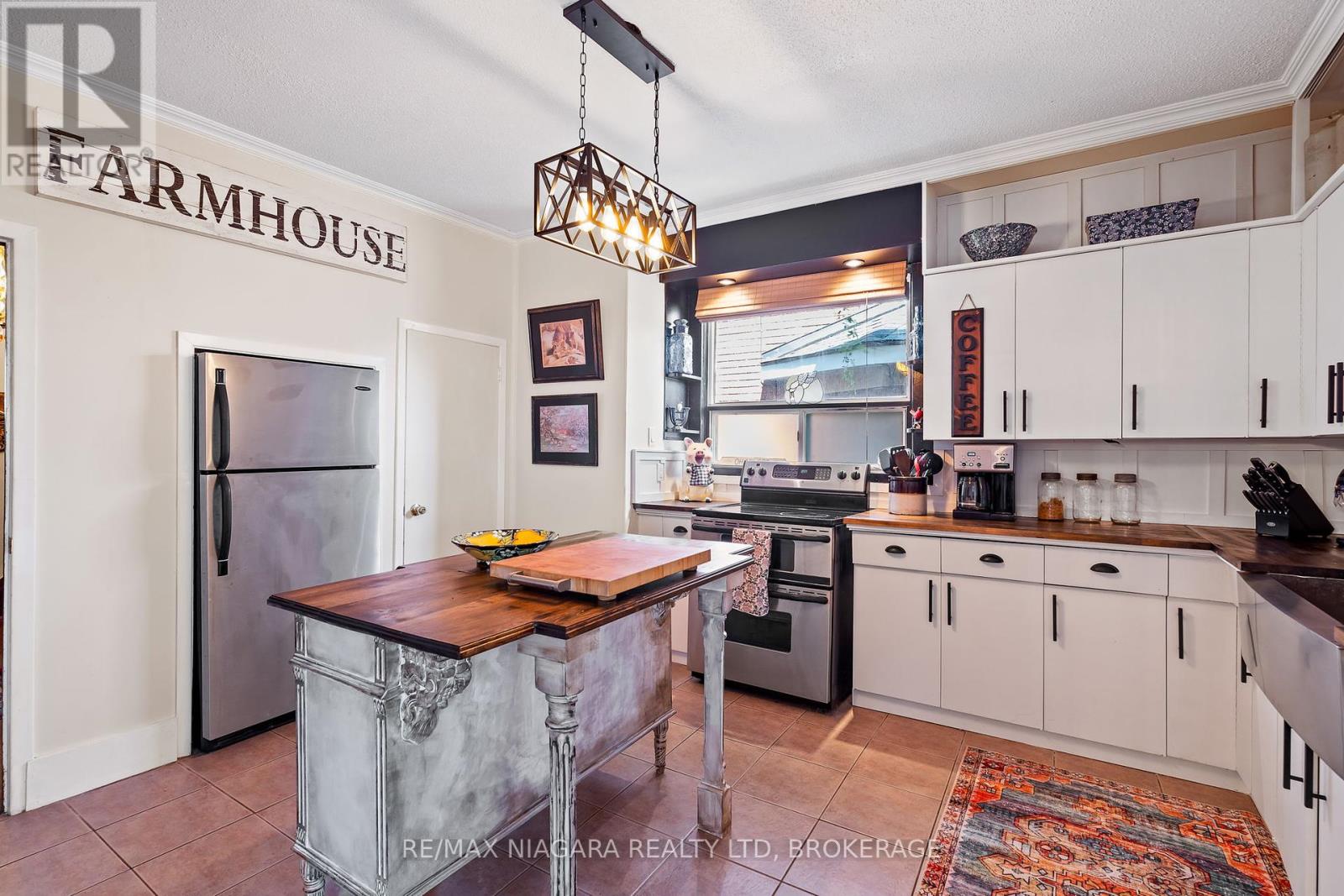 2 Carleton Street N, Thorold, Ontario  L2V 2A3 - Photo 13 - X12364852