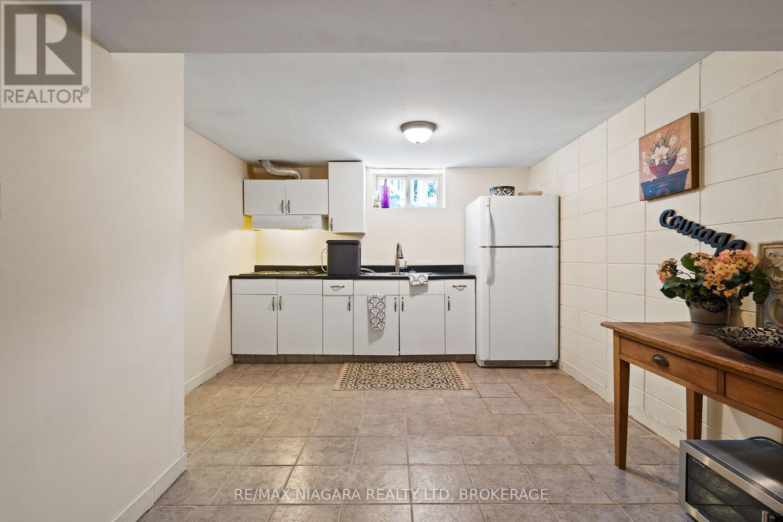 2 Carleton Street N, Thorold, Ontario  L2V 2A3 - Photo 25 - X12364852