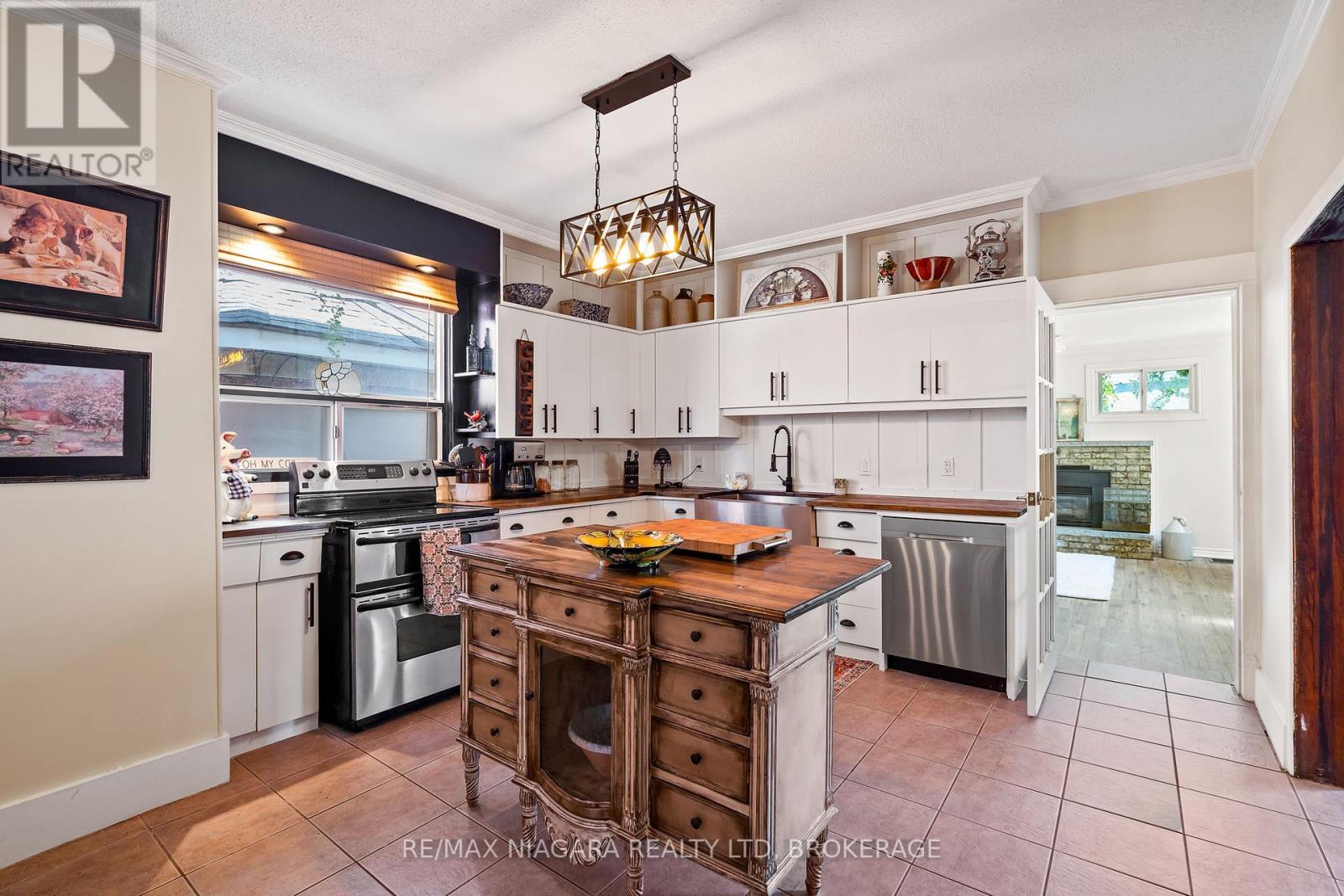 2 Carleton Street N, Thorold, Ontario  L2V 2A3 - Photo 14 - X12364852