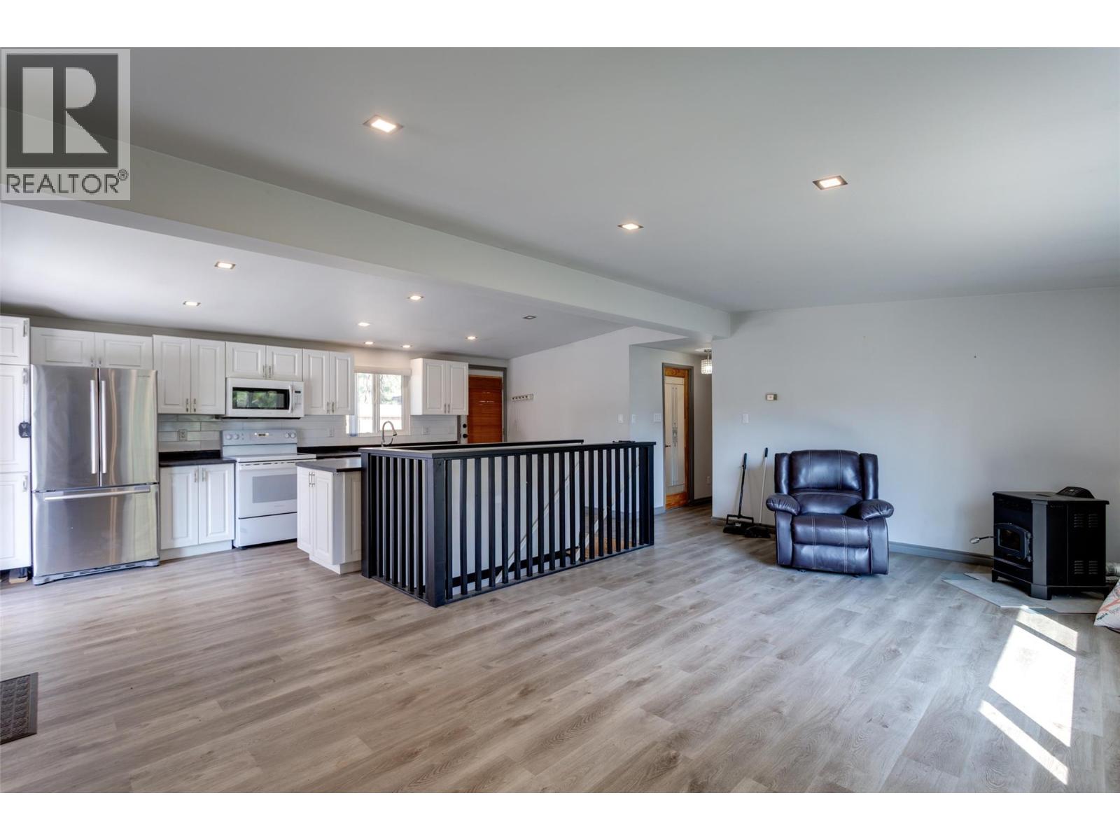 820 Firwood Road, Kelowna, British Columbia  V1Z 3V5 - Photo 7 - 10363054