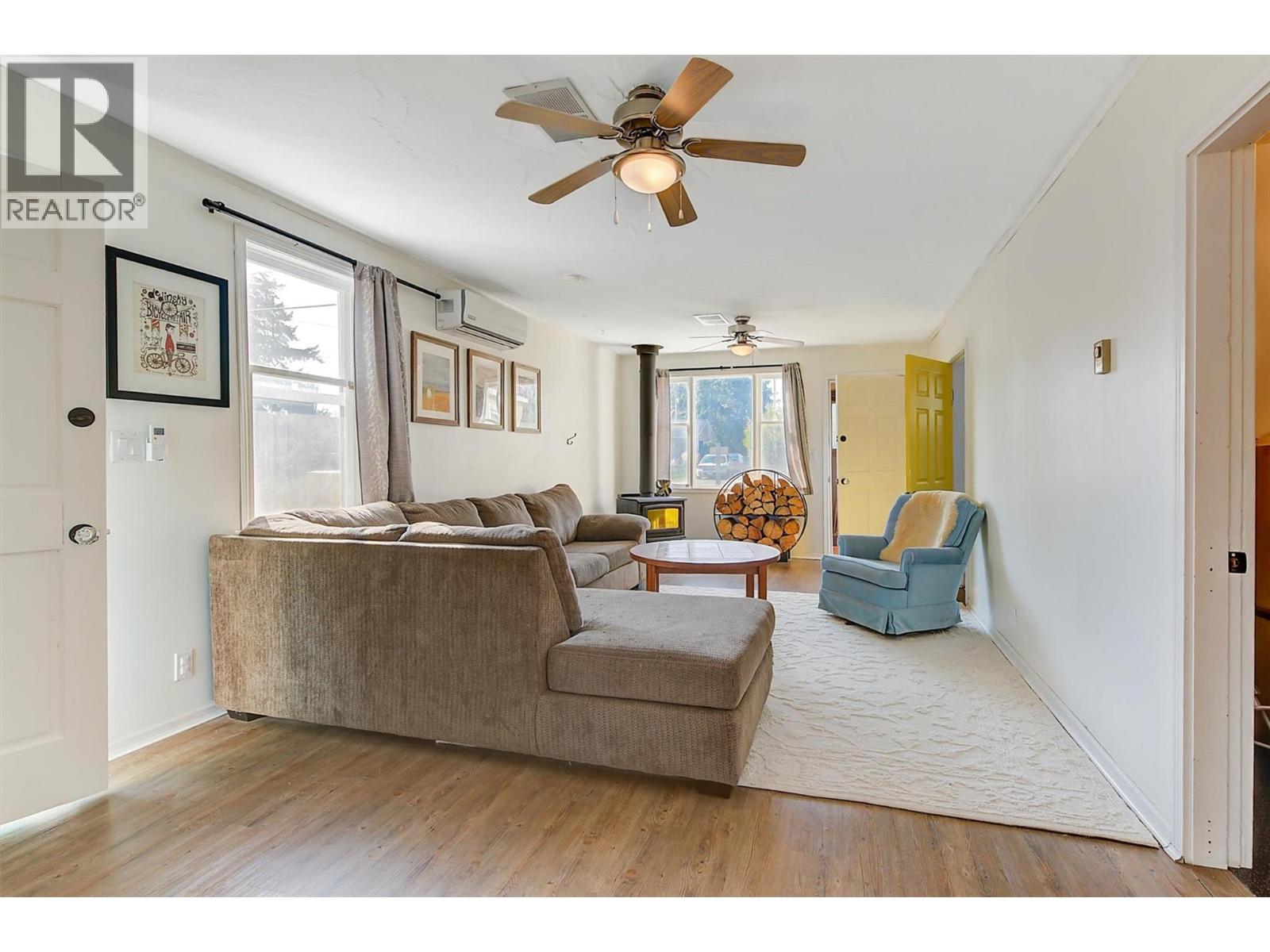 1060 Tataryn Road Kelowna Photo 4