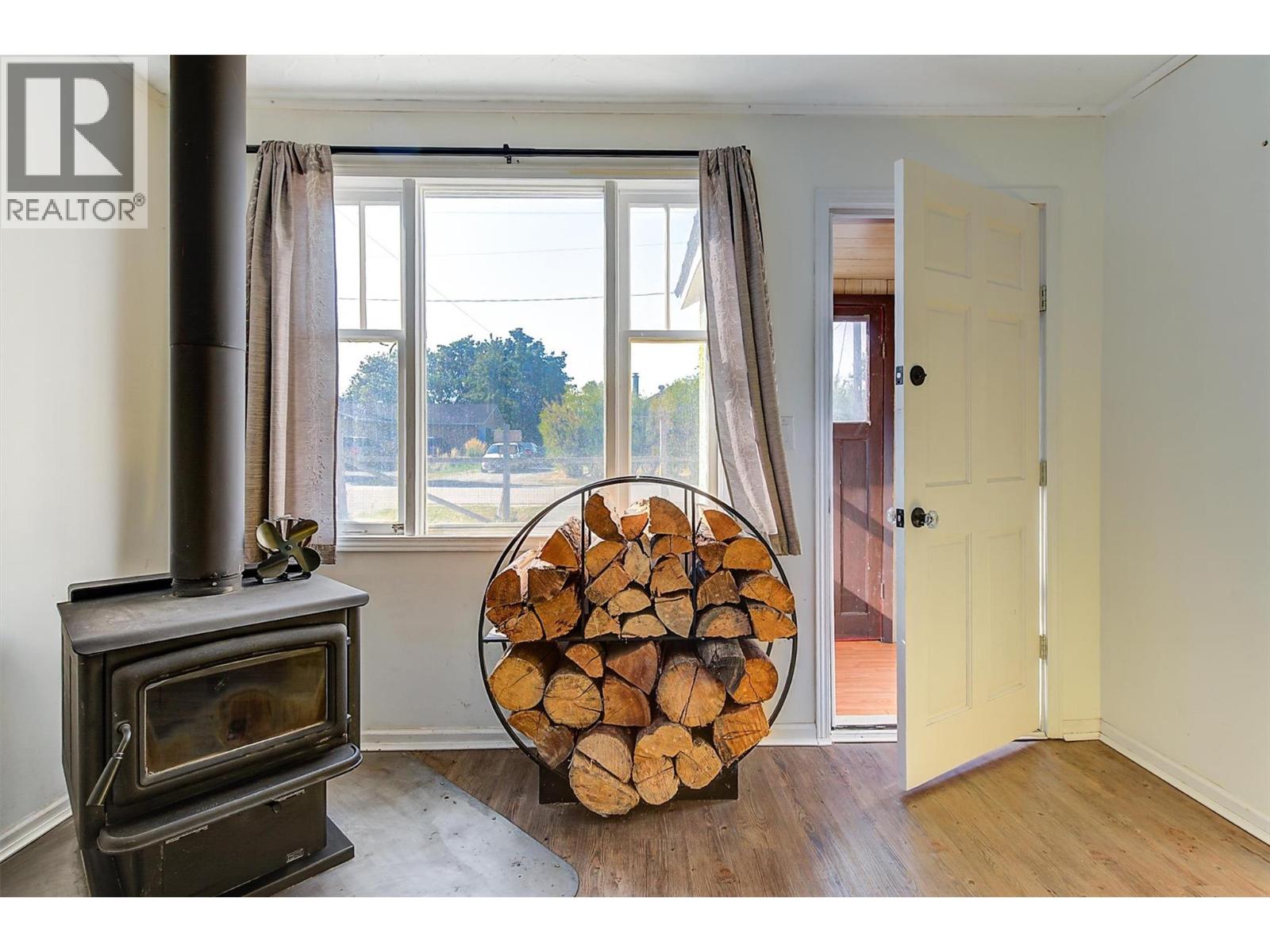 1060 Tataryn Road Kelowna Photo 5