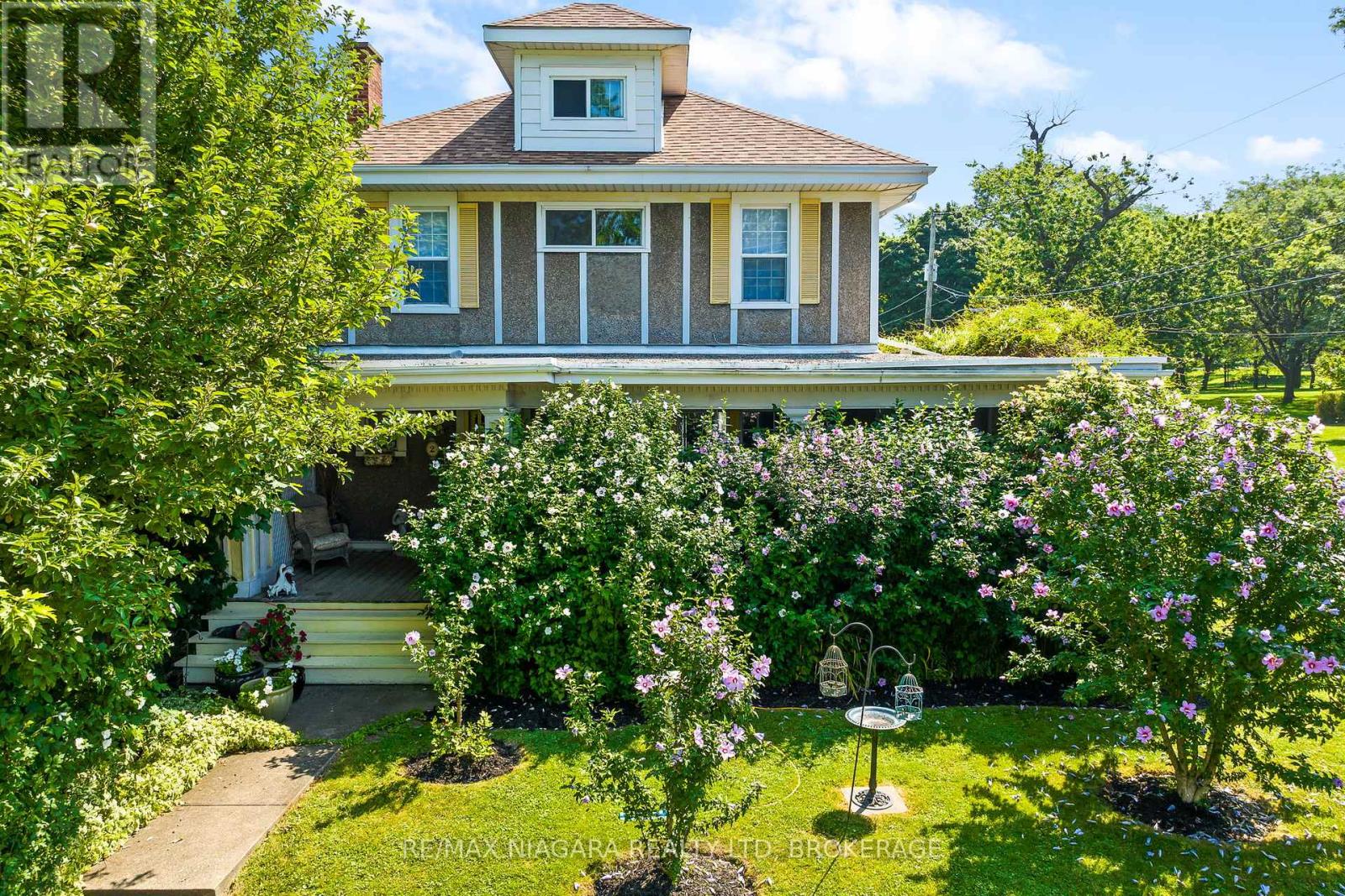 2 Carleton Street N, Thorold, Ontario  L2V 2A3 - Photo 2 - X12364852