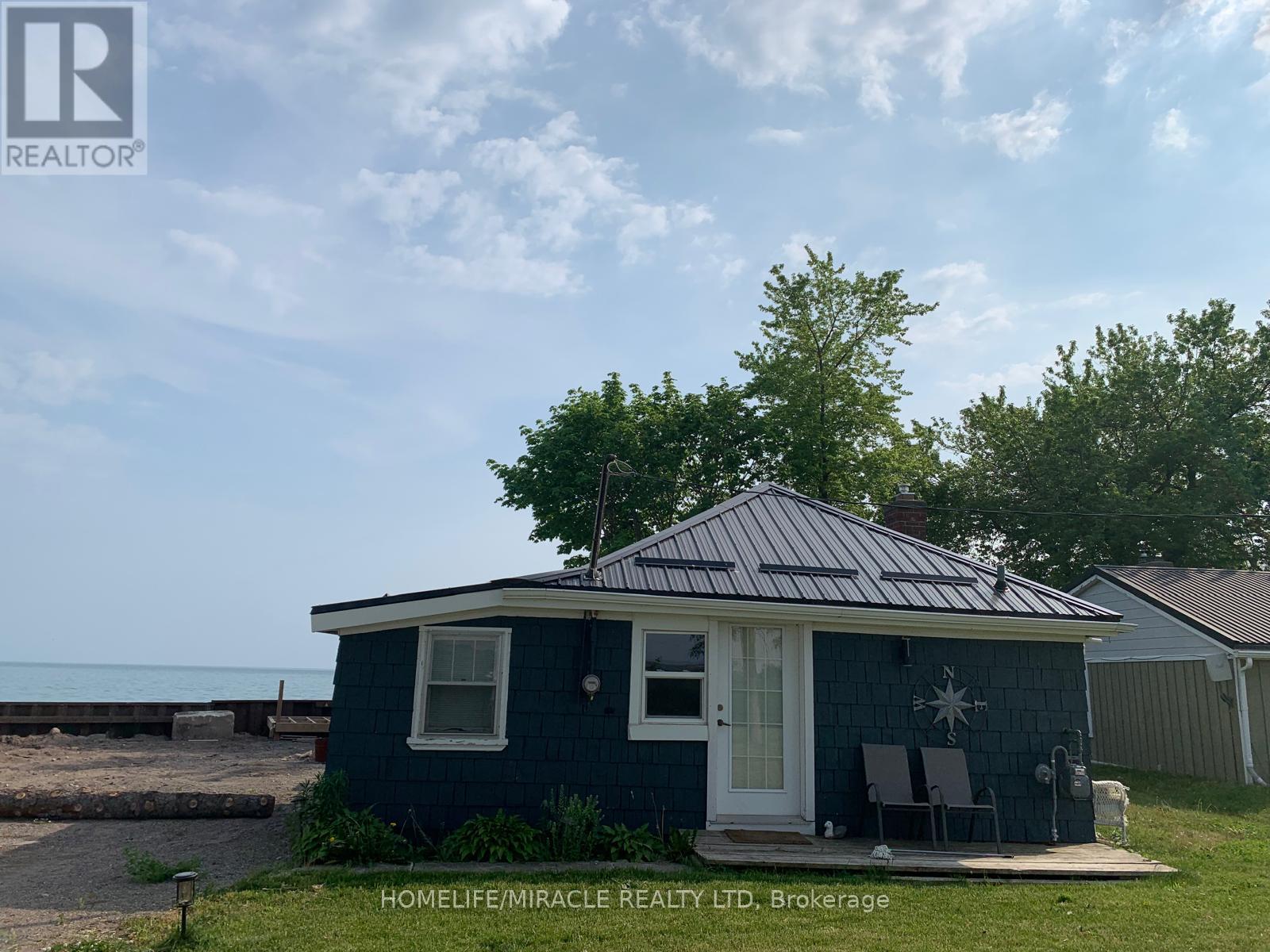 18222 Erie Shore Drive, Chatham-Kent, Ontario  N0P 1A0 - Photo 1 - X12409608