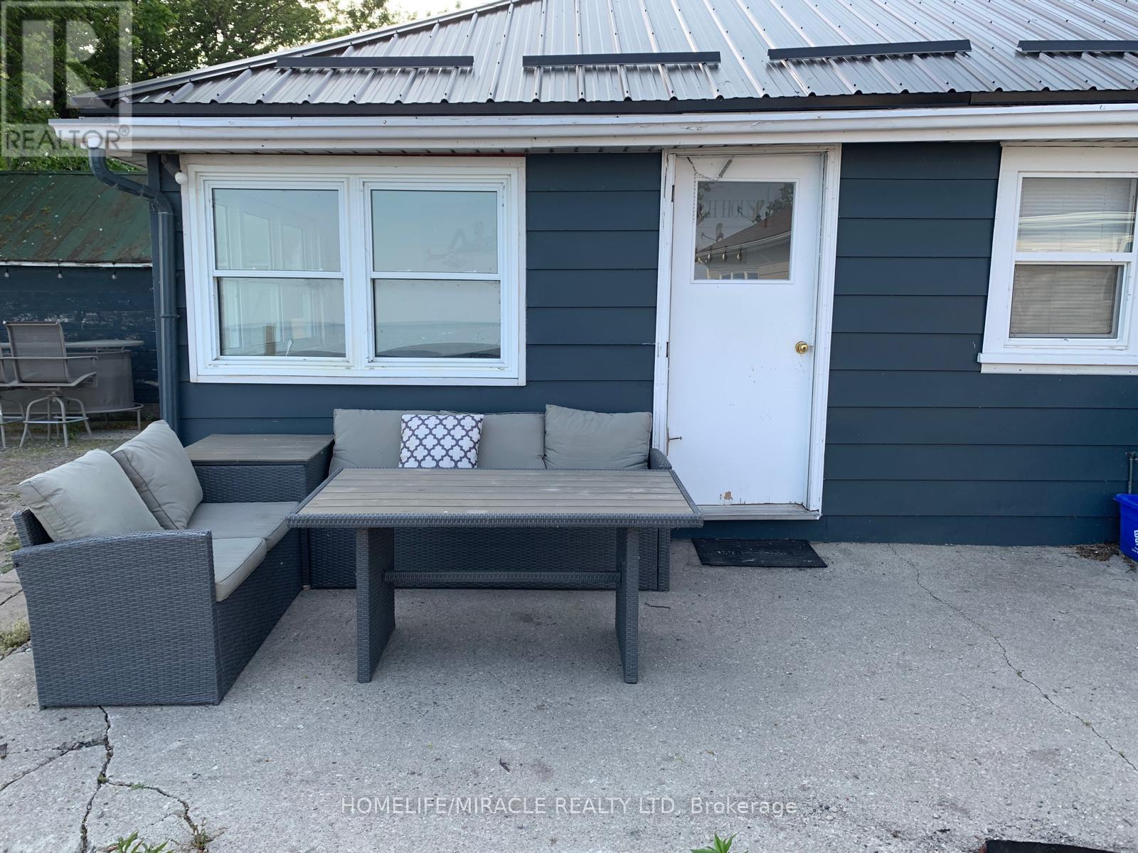 18222 Erie Shore Drive, Chatham-Kent, Ontario  N0P 1A0 - Photo 2 - X12409608
