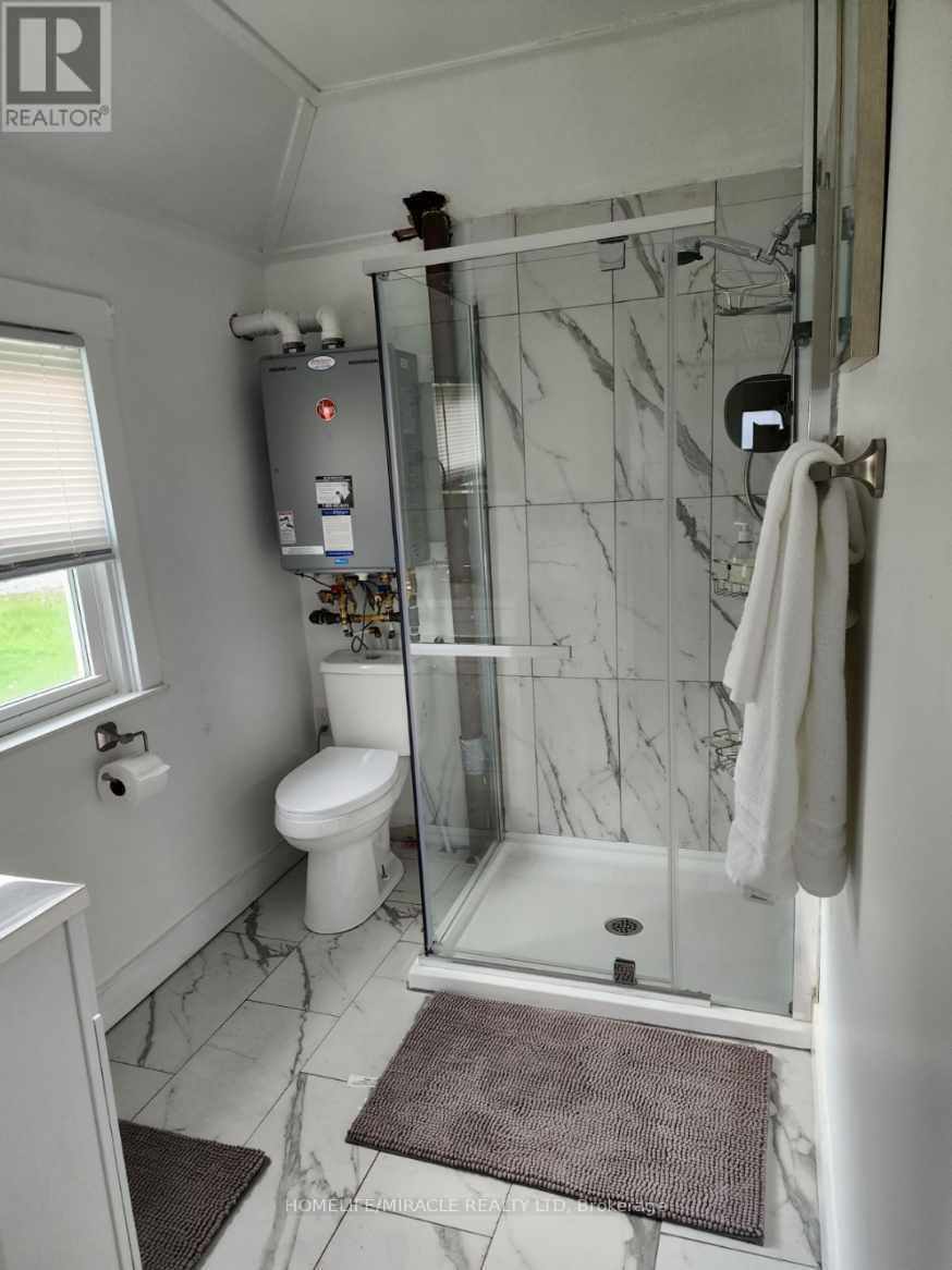 18222 Erie Shore Drive, Chatham-Kent, Ontario  N0P 1A0 - Photo 4 - X12409608