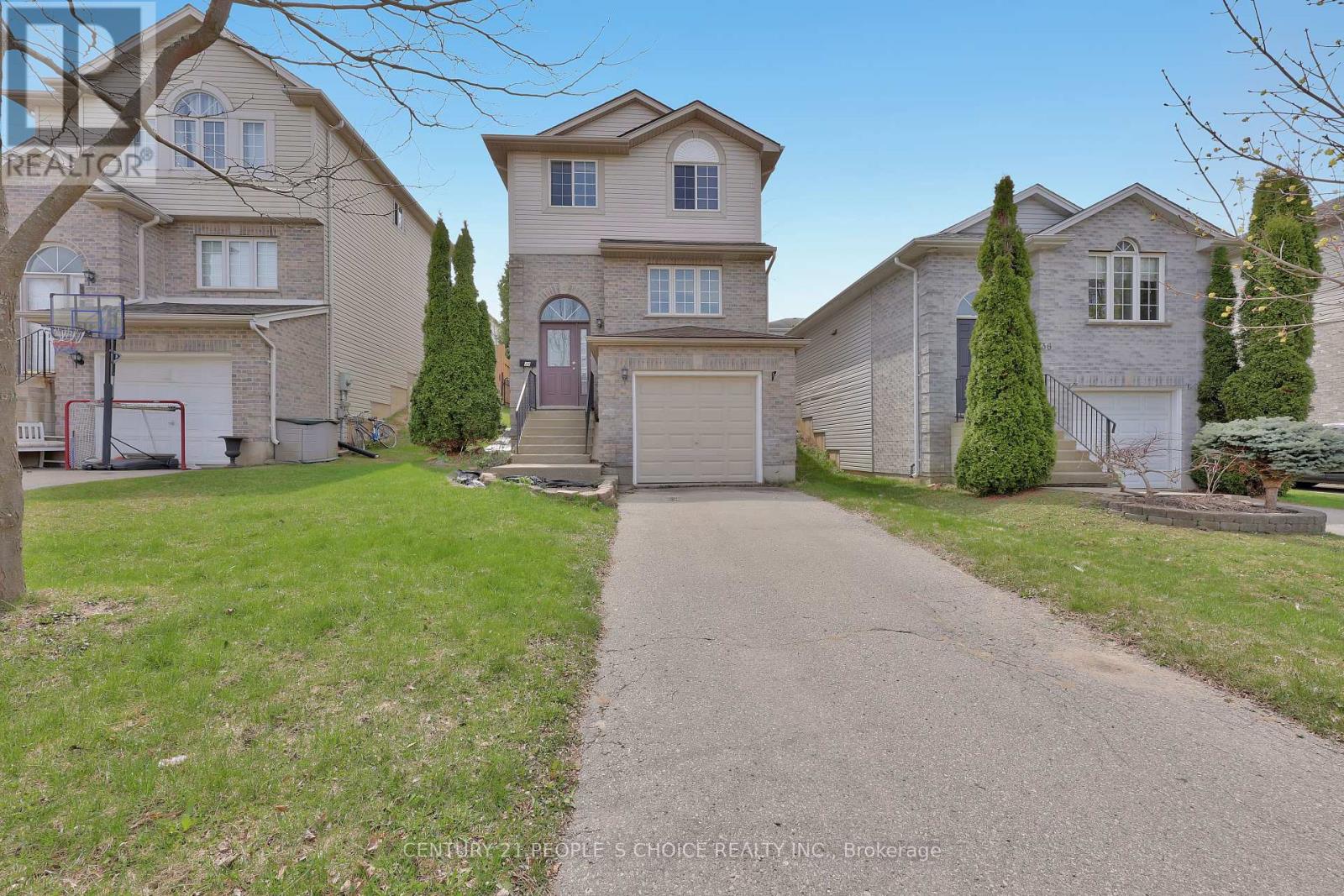 34 Phair Crescent, London South (South J), Ontario  N5Z 5B5 - Photo 2 - X12409681