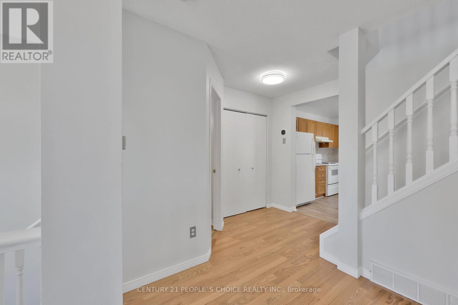 34 Phair Crescent, London South (South J), Ontario  N5Z 5B5 - Photo 8 - X12409681