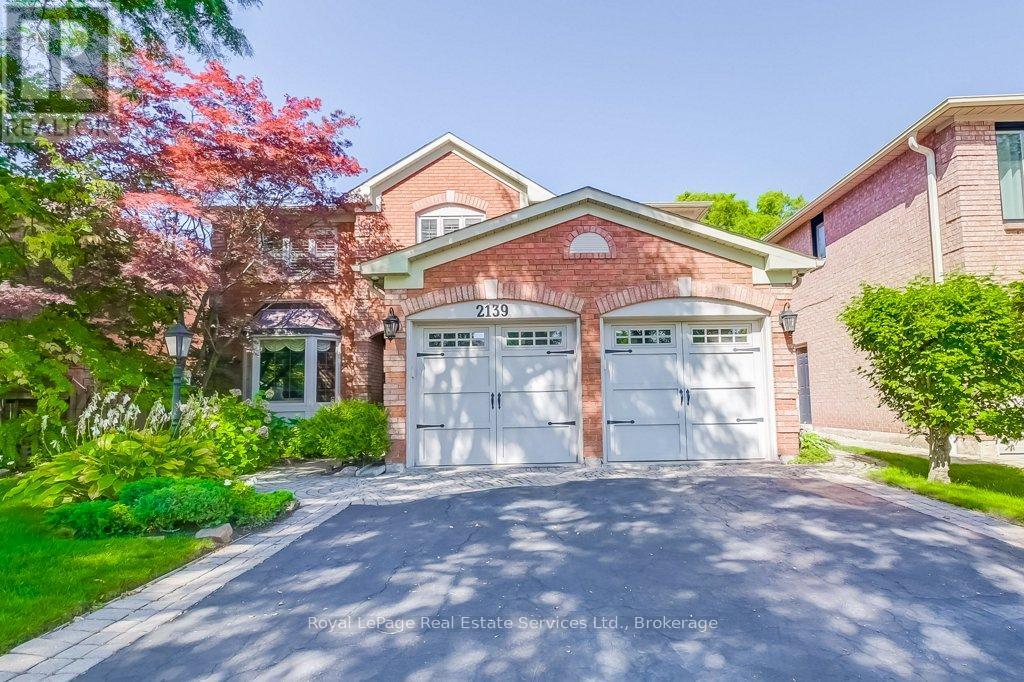 2139 Brays Lane, Oakville, Ontario  L6M 2T2 - Photo 2 - W12405398