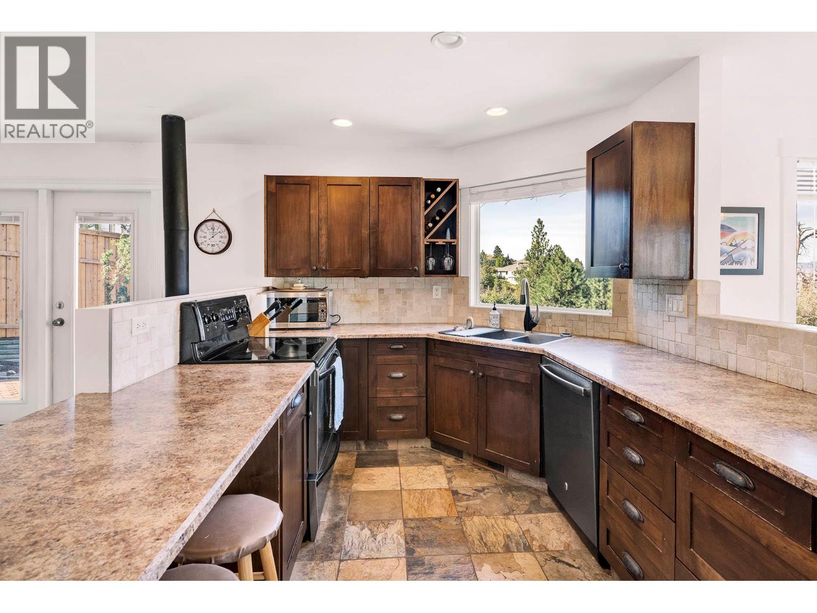 2404 Bella Coola Court, Kamloops, British Columbia  V2E 1T7 - Photo 6 - 10362915