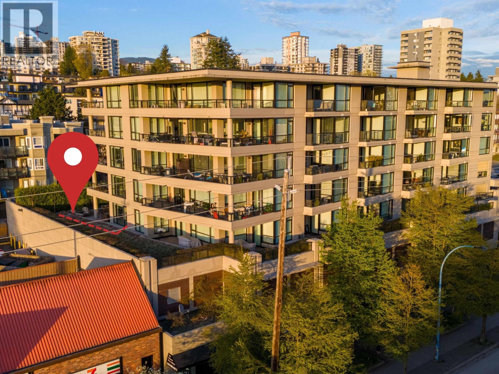 308 160 W 3RD STREET, North Vancouver, British Columbia