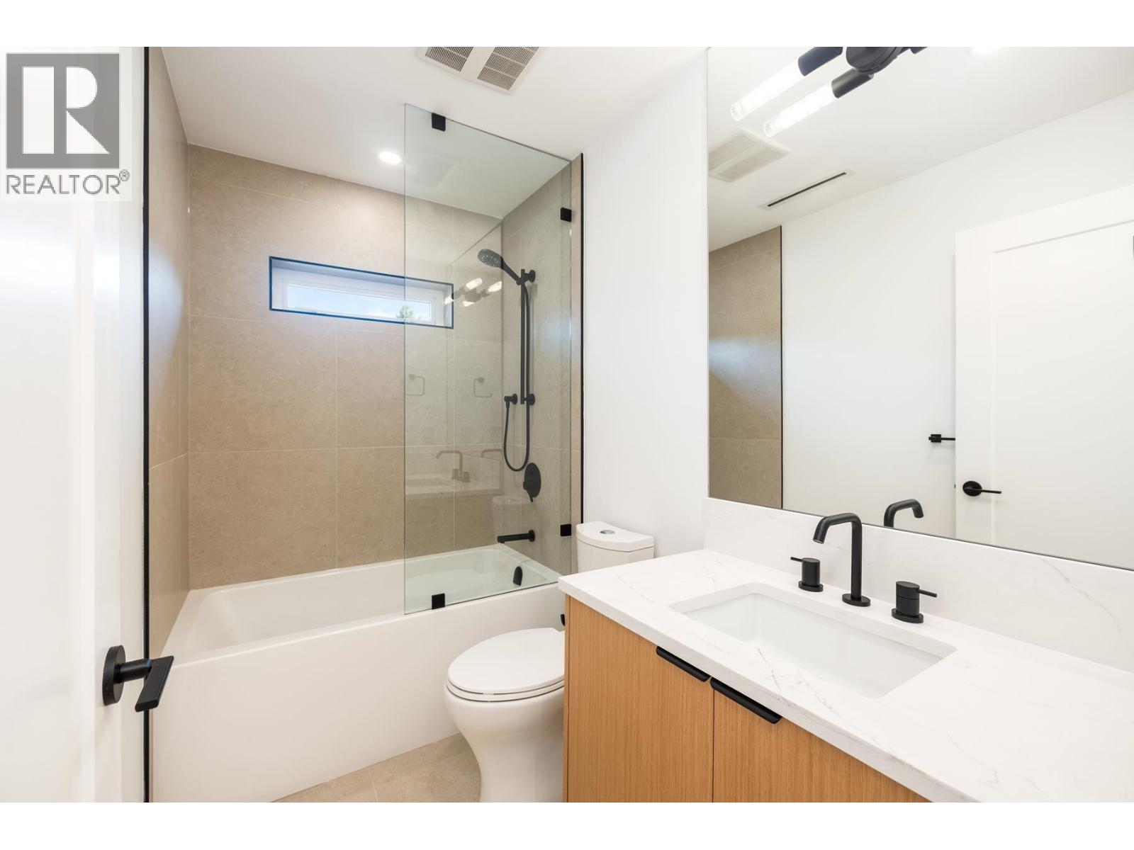 263 W 6th Street, North Vancouver, British Columbia  V7M 1K7 - Photo 11 - R3049049