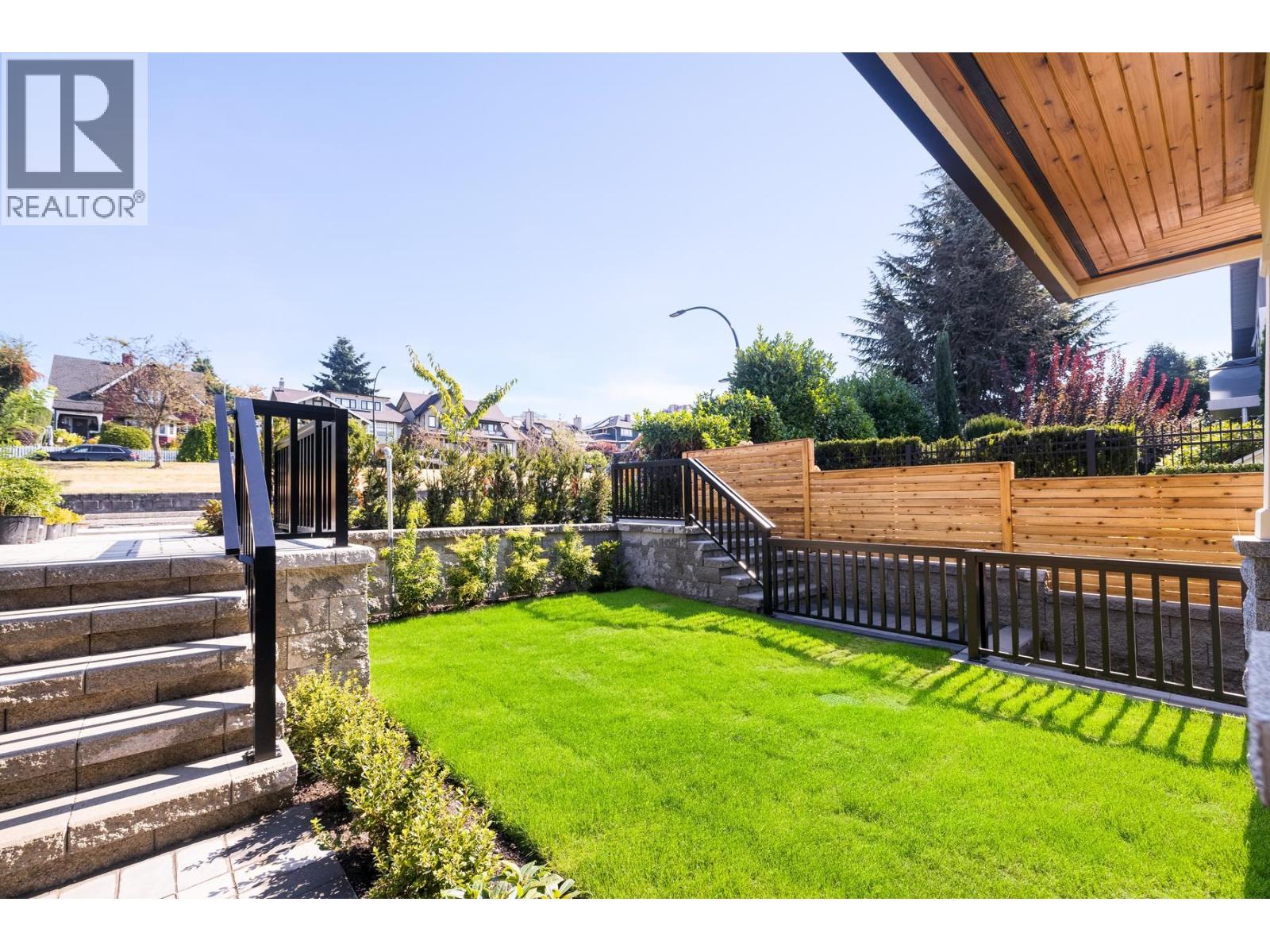 263 W 6th Street, North Vancouver, British Columbia  V7M 1K7 - Photo 15 - R3049049