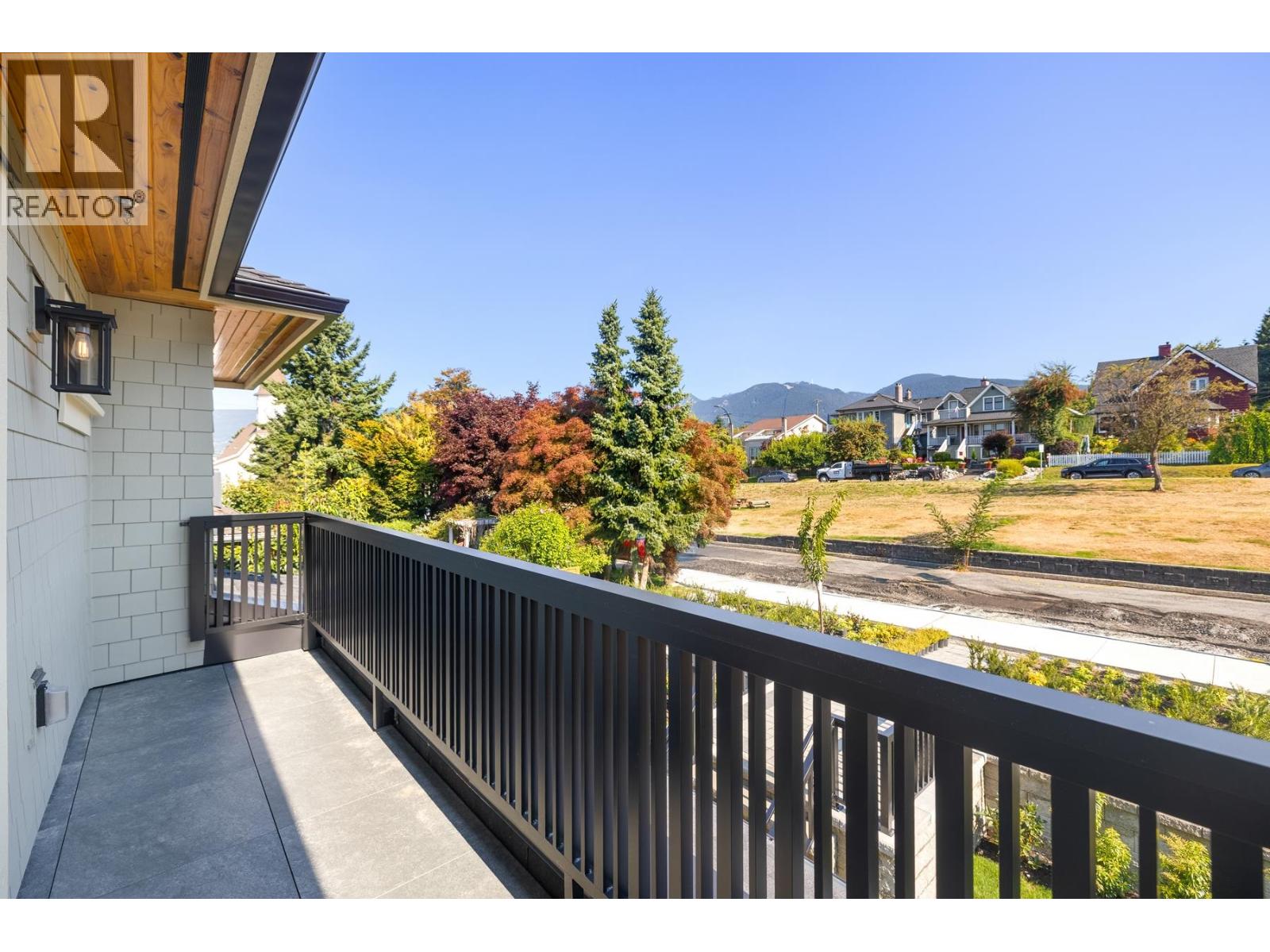 263 W 6th Street, North Vancouver, British Columbia  V7M 1K7 - Photo 17 - R3049049