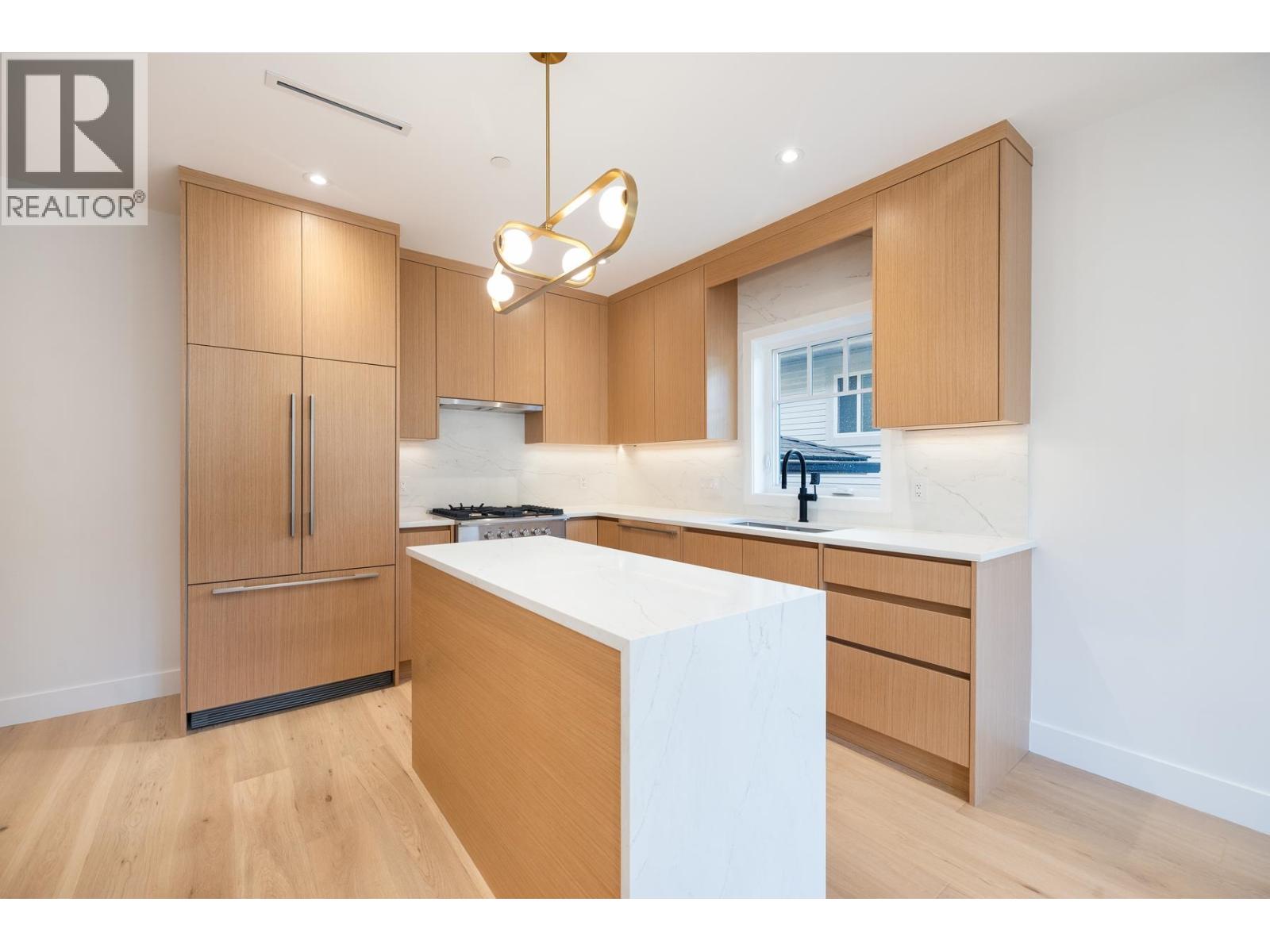 263 W 6th Street, North Vancouver, British Columbia  V7M 1K7 - Photo 4 - R3049049