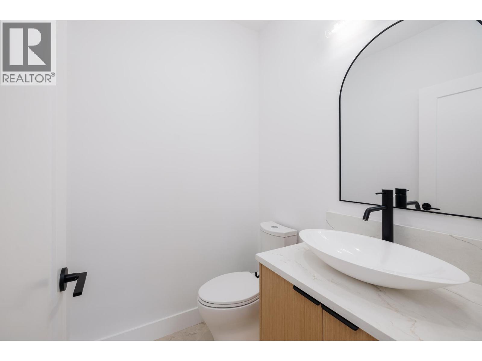 263 W 6th Street, North Vancouver, British Columbia  V7M 1K7 - Photo 6 - R3049049