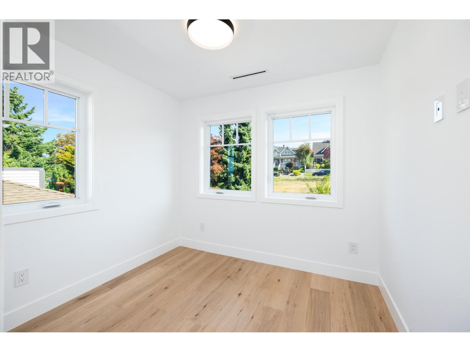 263 W 6th Street, North Vancouver, British Columbia  V7M 1K7 - Photo 9 - R3049049