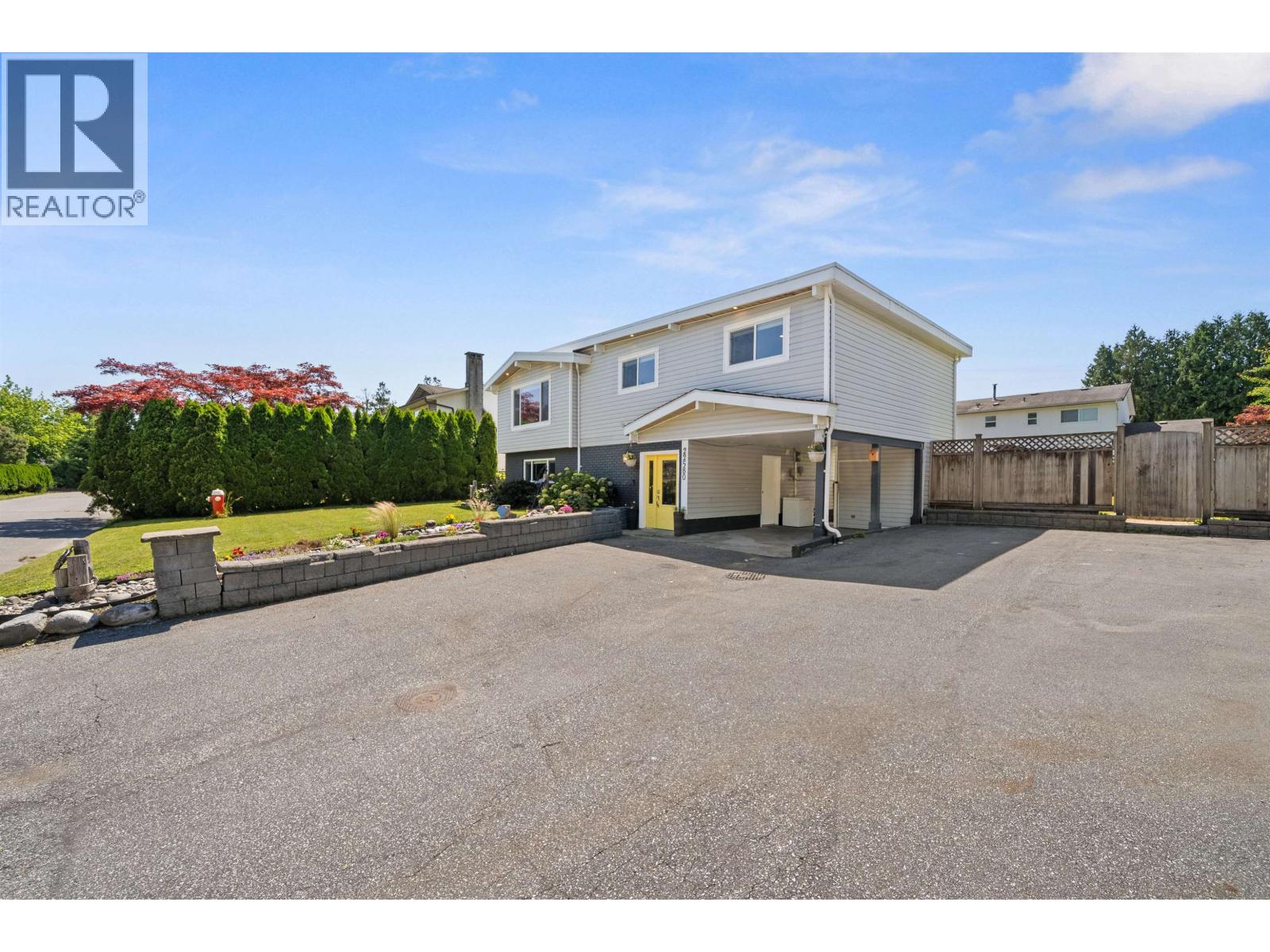 22580 Hinch Crescent, Maple Ridge, British Columbia  V2X 7H6 - Photo 3 - R3049060