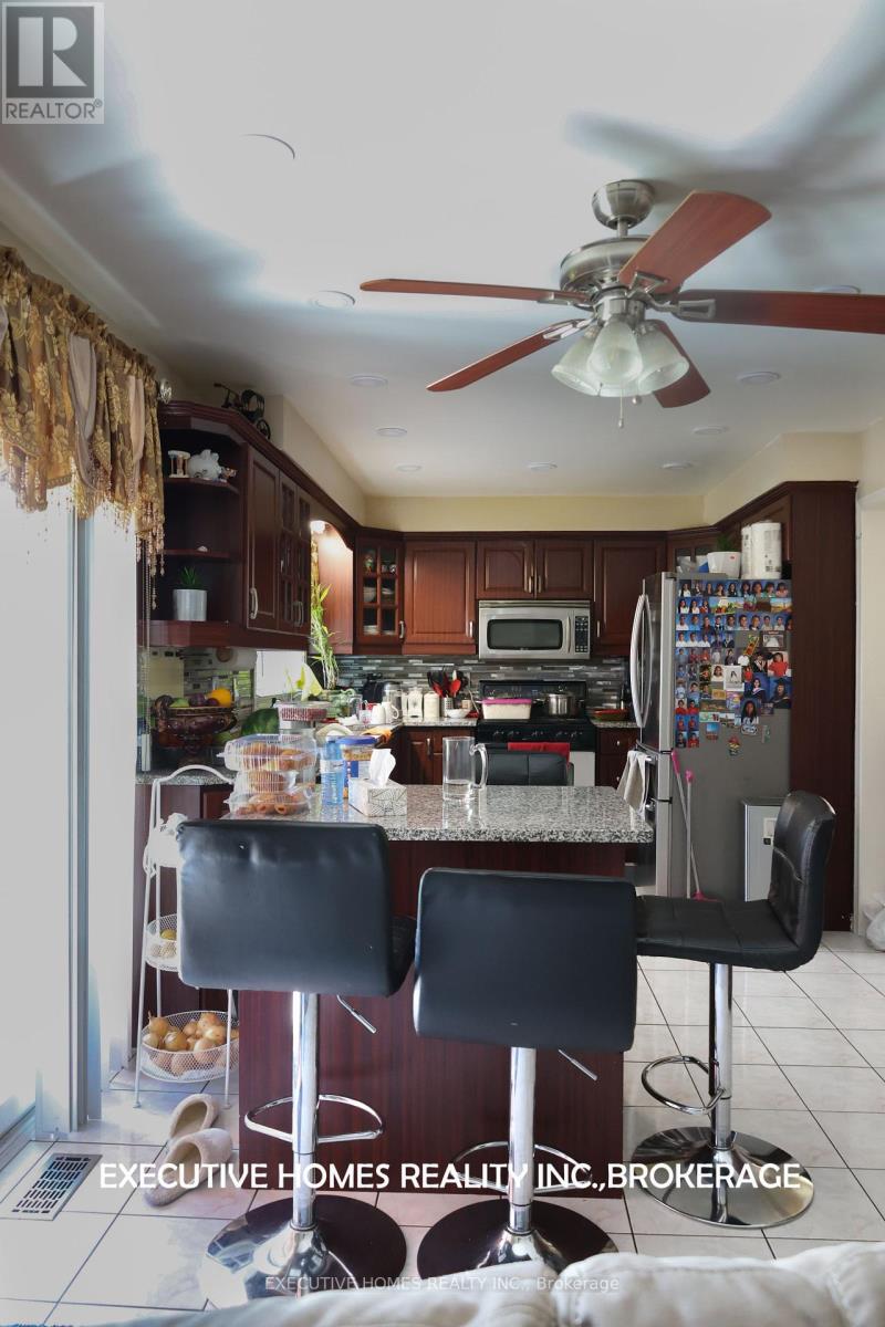 202 Wildwood Trail, Mississauga, Ontario  L4Z 3S5 - Photo 11 - W12409180