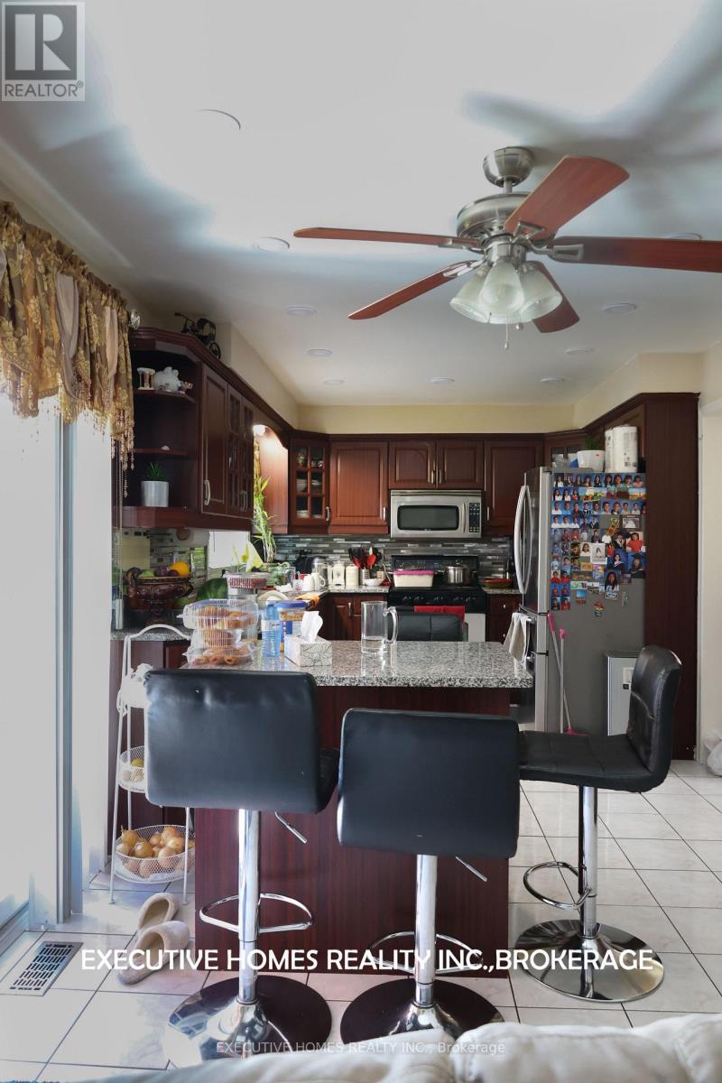 202 Wildwood Trail, Mississauga, Ontario  L4Z 3S5 - Photo 16 - W12409180