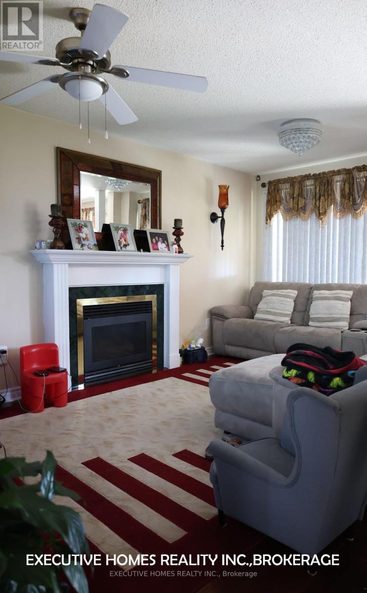 202 Wildwood Trail, Mississauga, Ontario  L4Z 3S5 - Photo 14 - W12409180