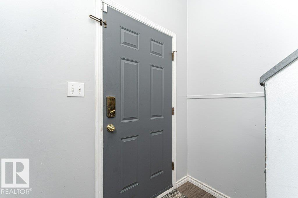 2827 35 St Nw, Edmonton, Alberta  T6L 5K2 - Photo 2 - E4458139