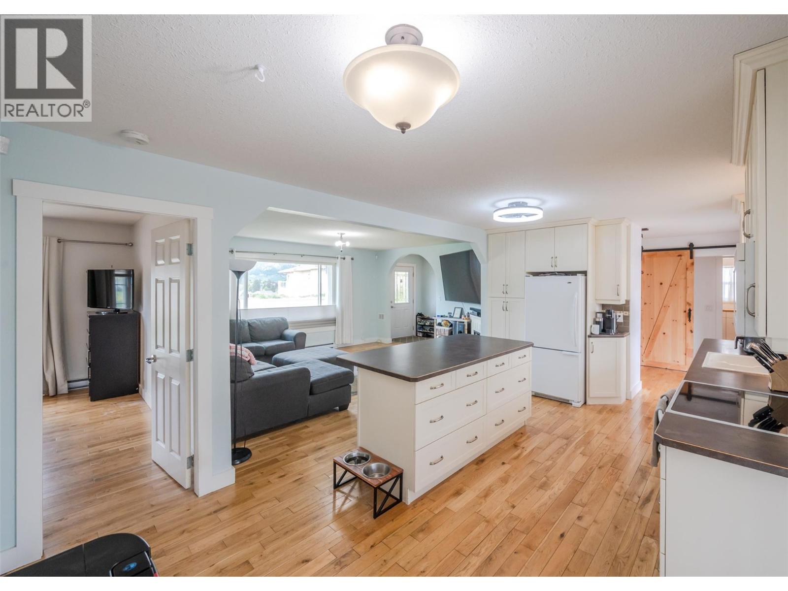 9716 Thompson Road, Summerland, British Columbia  V0H 1Z3 - Photo 6 - 10363282