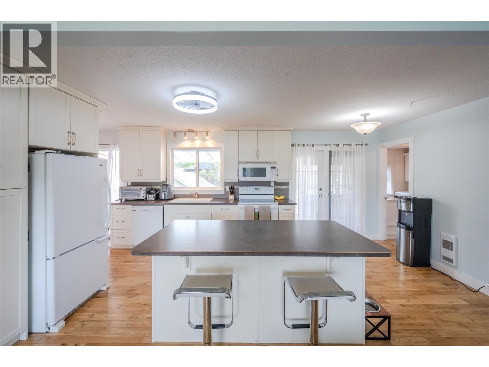 9716 Thompson Road, Summerland, British Columbia  V0H 1Z3 - Photo 9 - 10363282