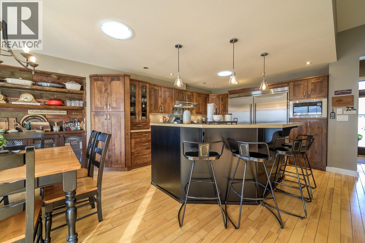 565 Mccurrach Place, Kamloops, British Columbia  V2B 8R1 - Photo 11 - 10363038