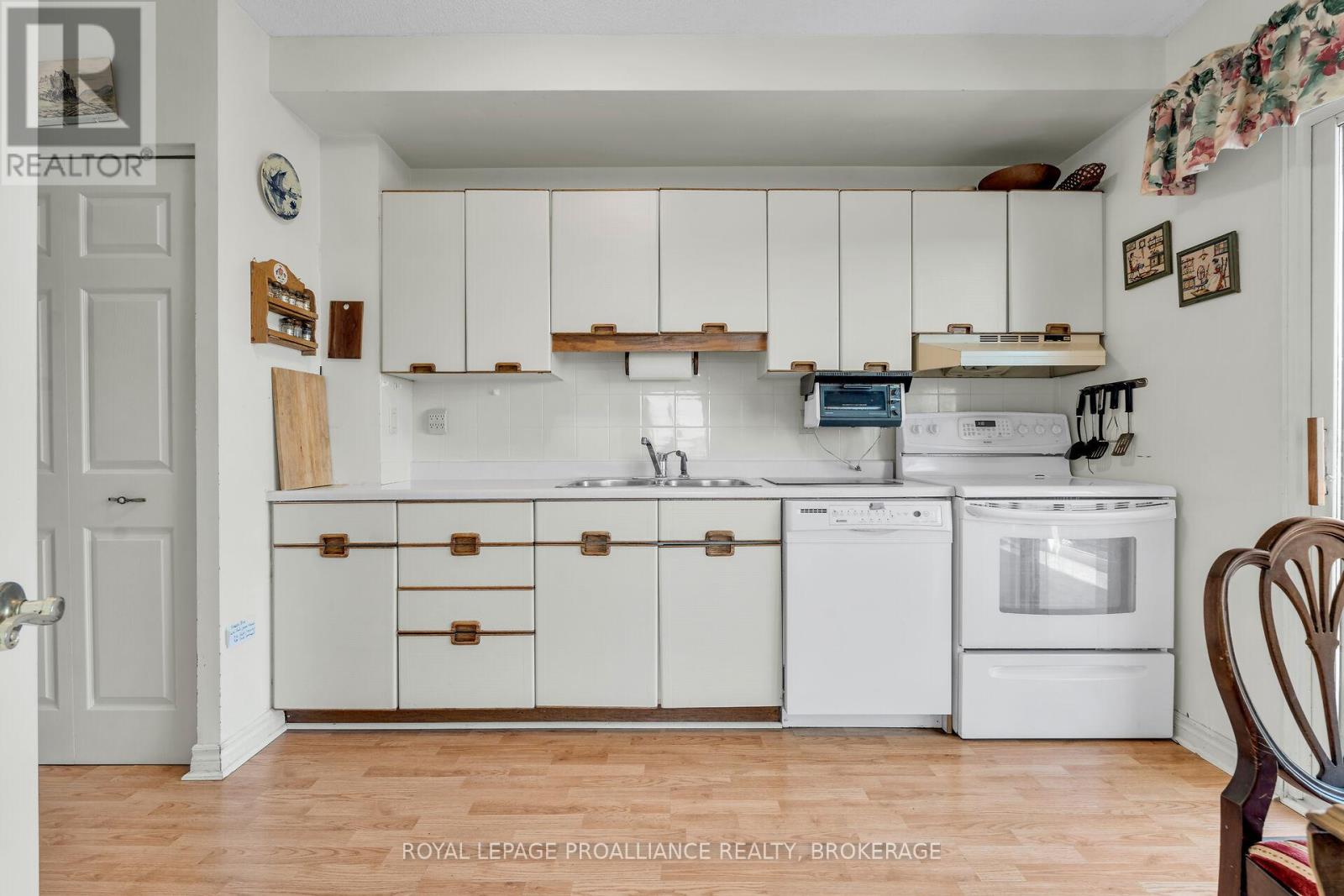 1201 - 1000 King Street W, Kingston, Ontario  K7M 8H3 - Photo 17 - X12409914