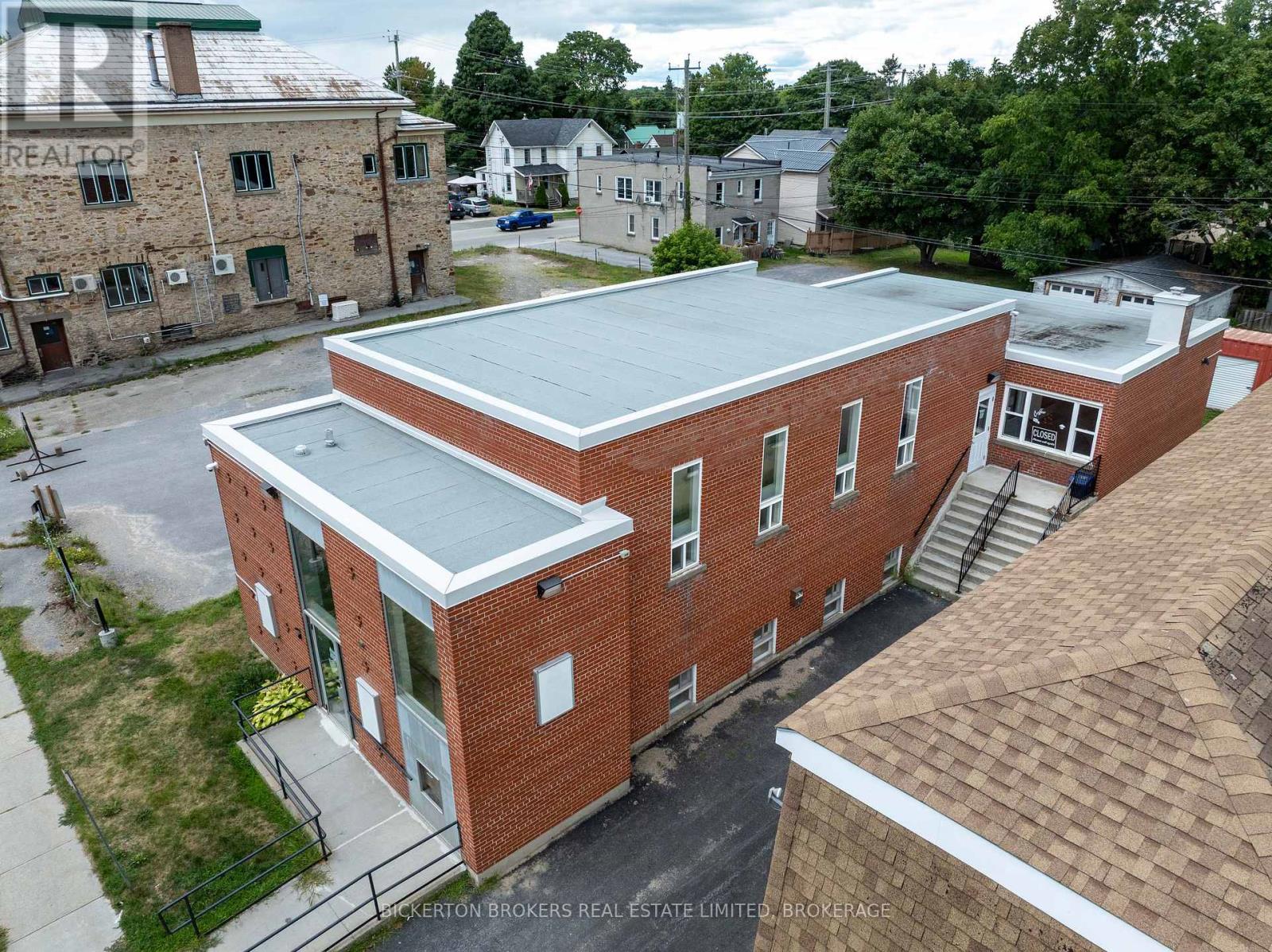 120 Garden Street, Gananoque, Ontario  K7G 1H9 - Photo 3 - X12409940