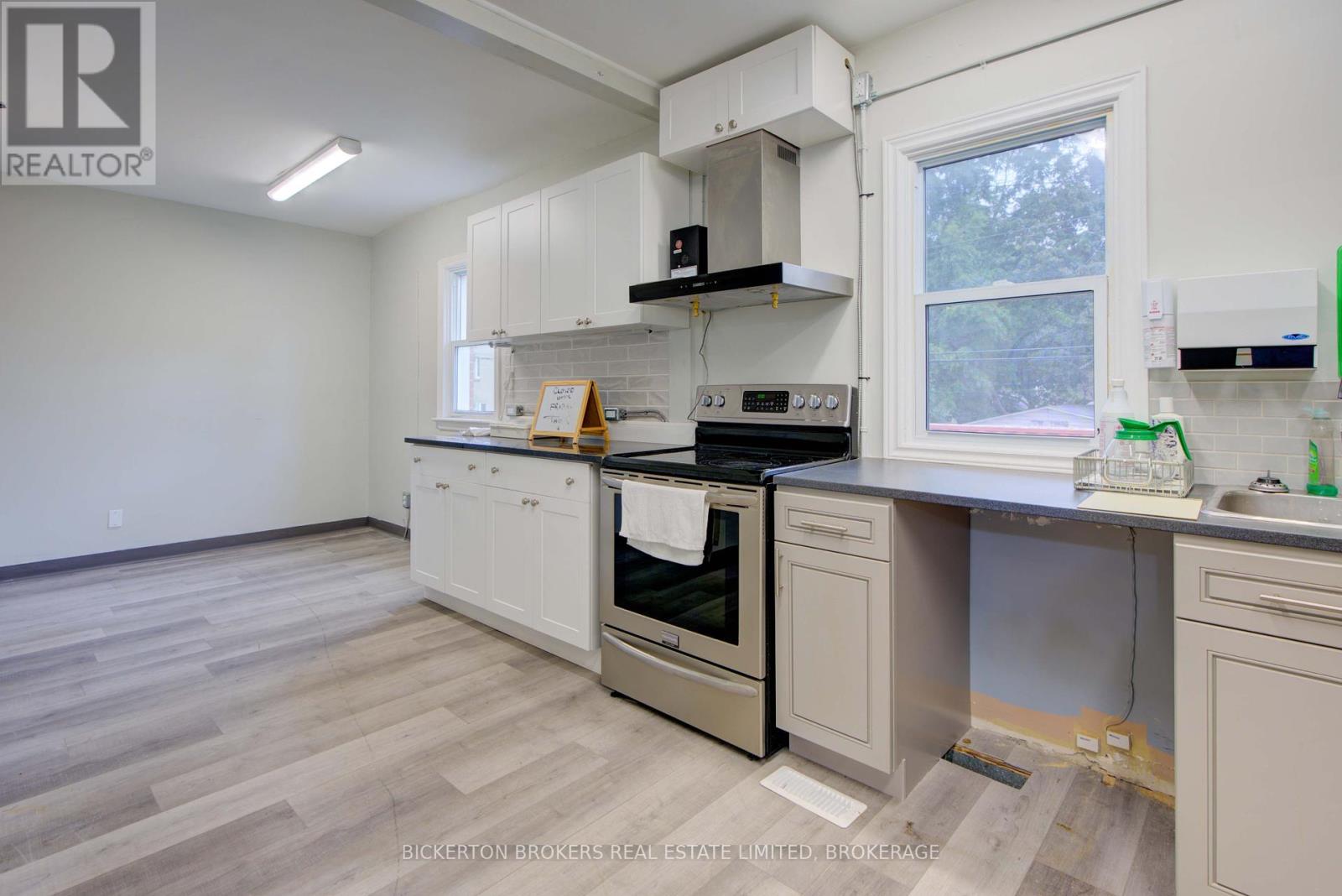 120 Garden Street, Gananoque, Ontario  K7G 1H9 - Photo 39 - X12409940
