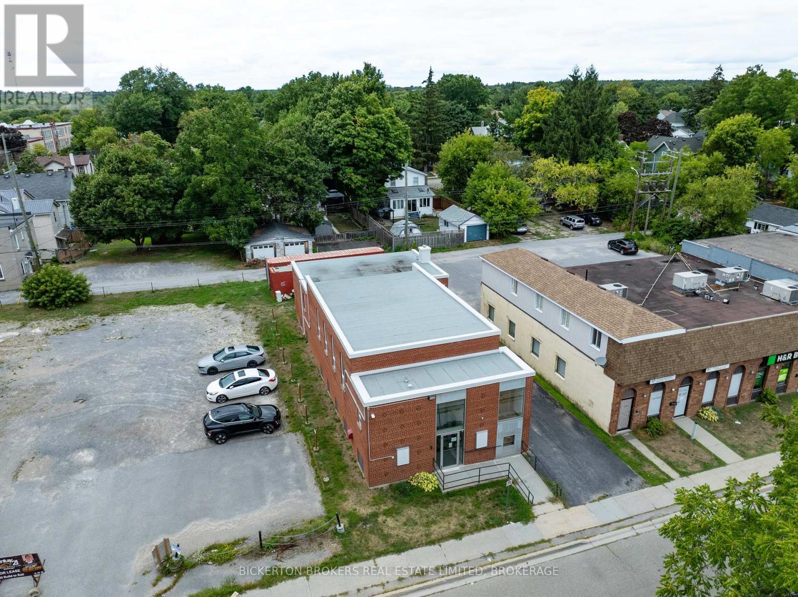 120 Garden Street, Gananoque, Ontario  K7G 1H9 - Photo 4 - X12409940