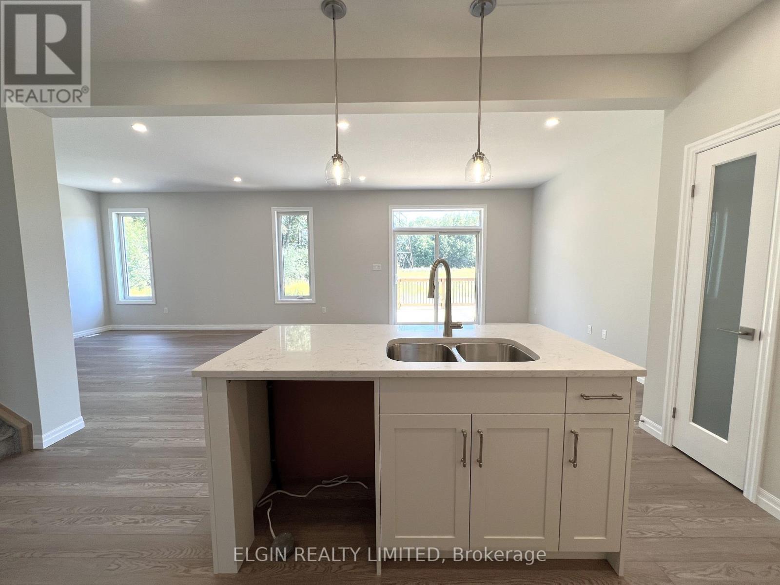 8 Columbus Court, Central Elgin, Ontario  N5P 0E5 - Photo 11 - X12409864