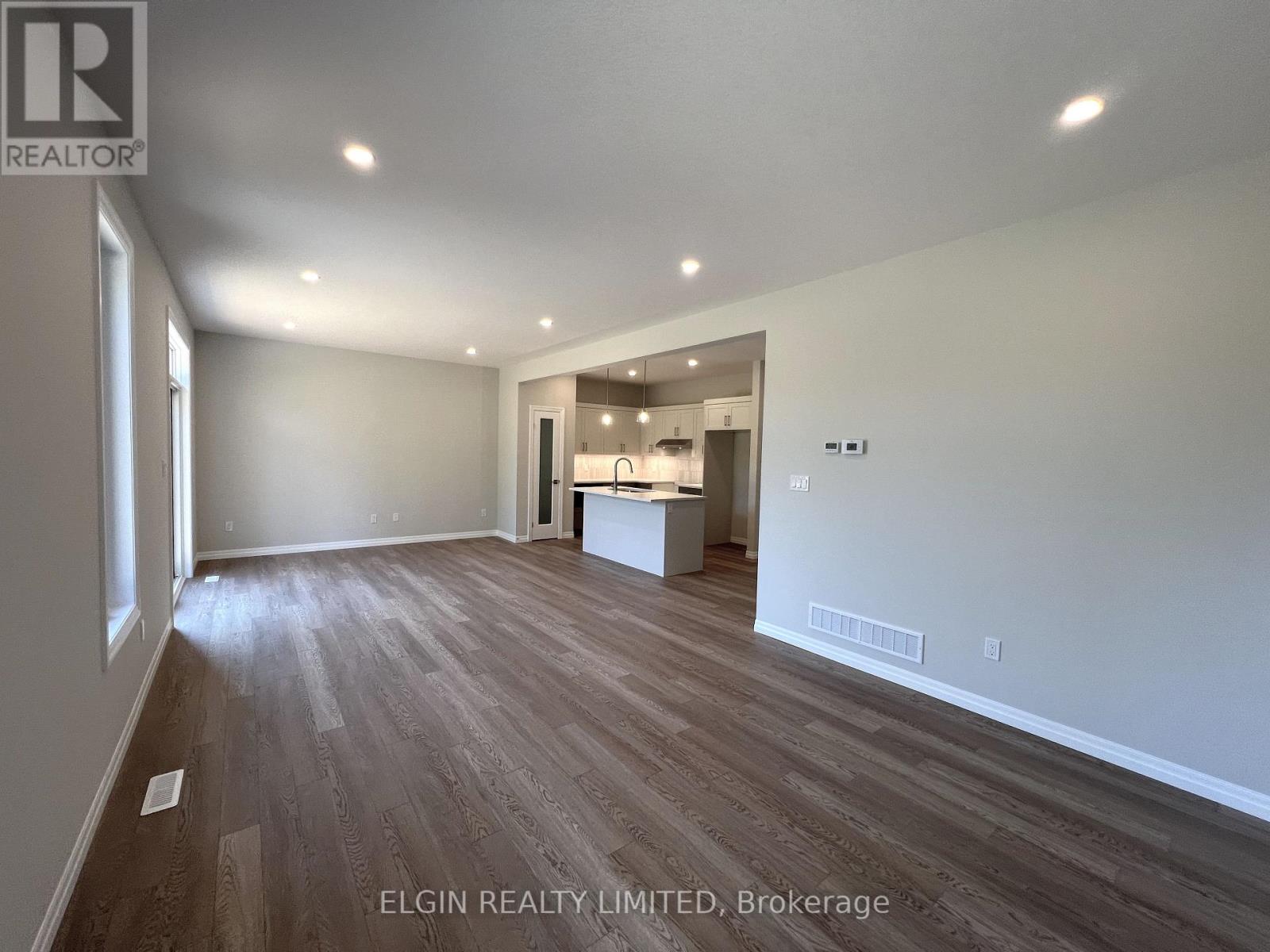 8 Columbus Court, Central Elgin, Ontario  N5P 0E5 - Photo 14 - X12409864